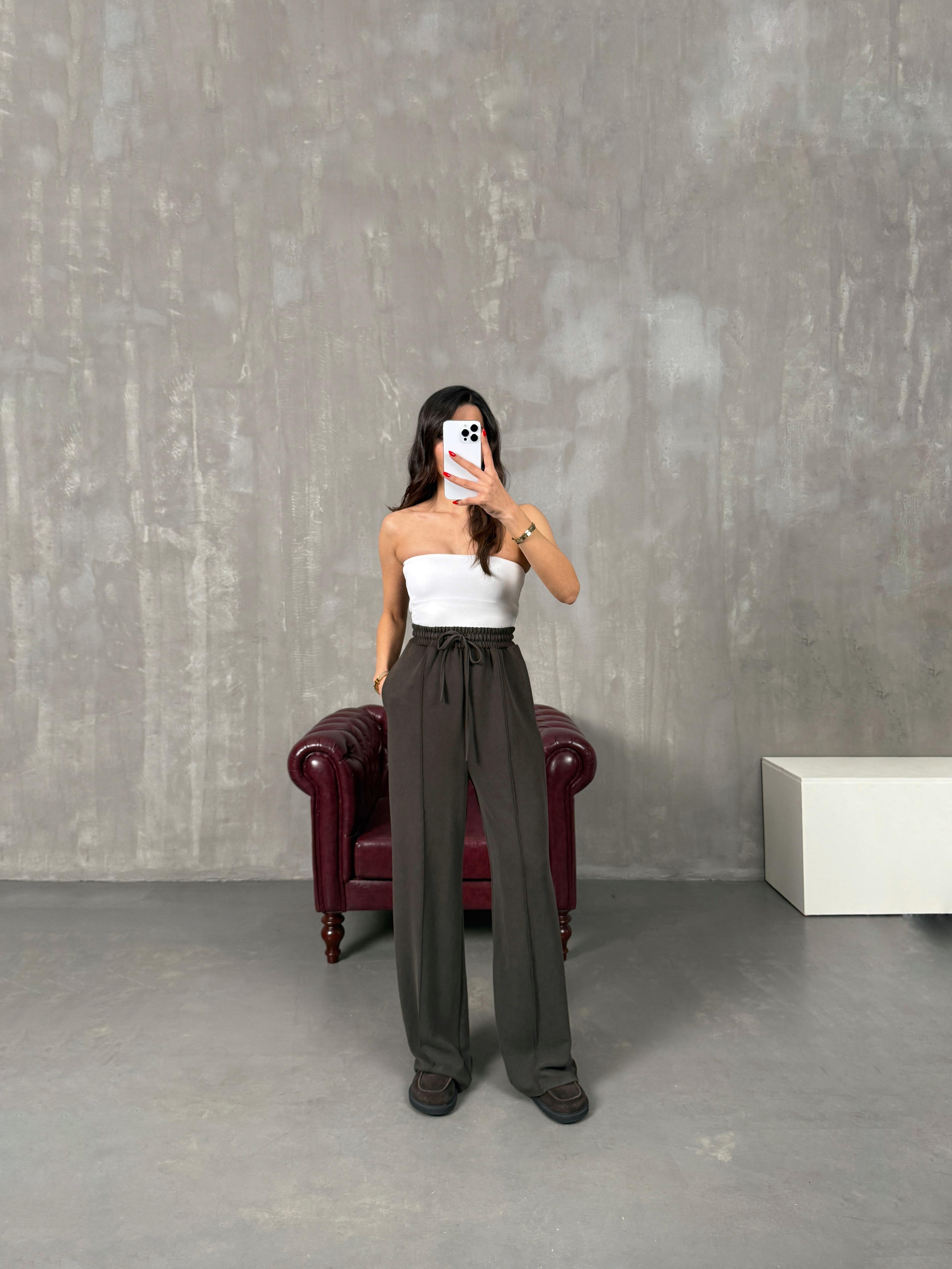 فيلده بنطال مكافئ لأويس ‎بني داكن مغسول ب‎خطوط رفيعة على الجوانب