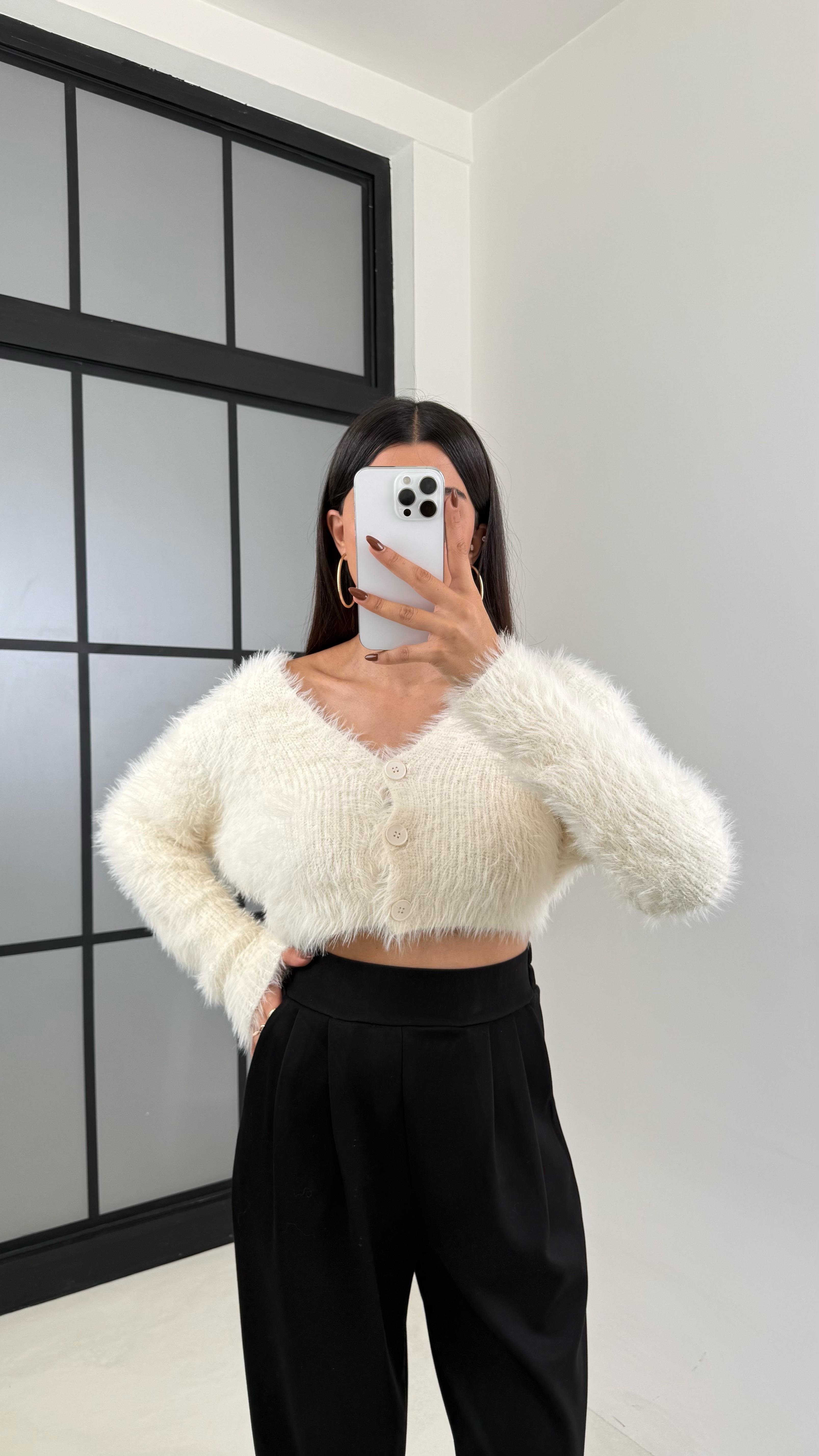 Ekru Peluş Tüylü Düğmeli Crop Hırka GAUS-00447GAUSHIRKAGAUS-00447