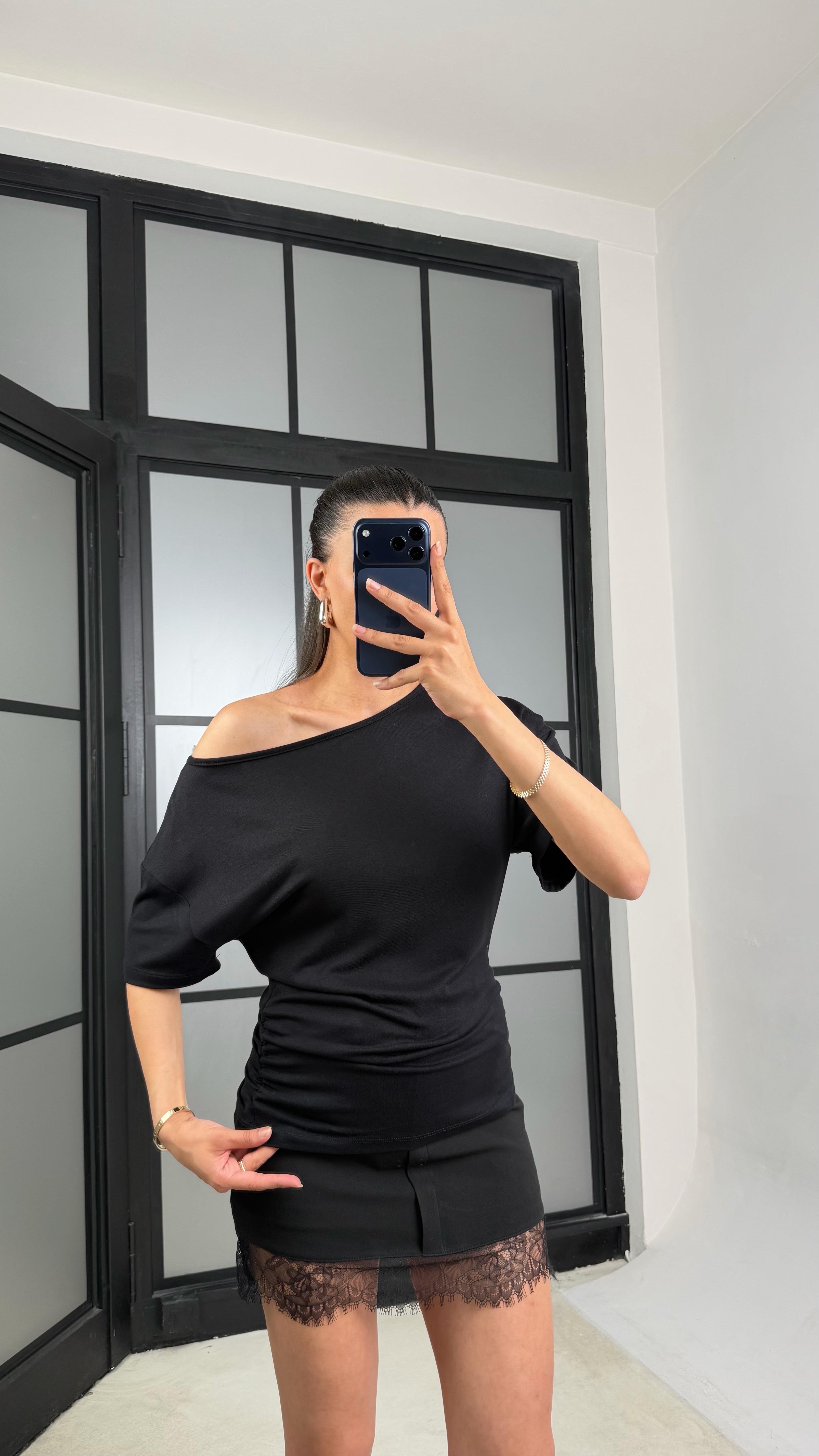 Siyah Yan Drape Detaylı Basic Bluz GAUS-01317GAUSBLUZGAUS-01317