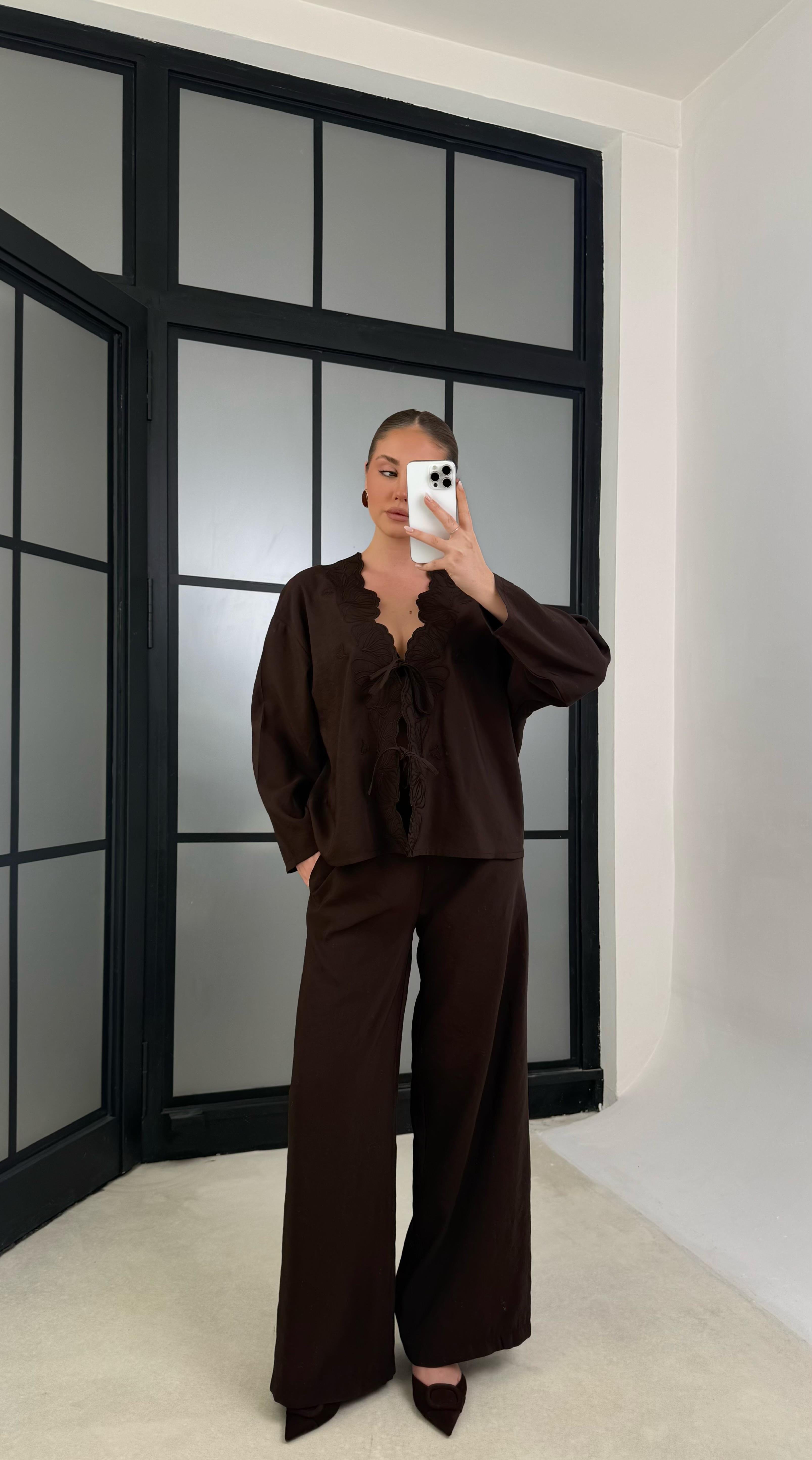 Acı Kahve Nakışlı Önden Bağlamalı Gömlek Beli Lastikli Pantolon İkili Takım GAUS-01196GAUSSuitsGAUS-01196
