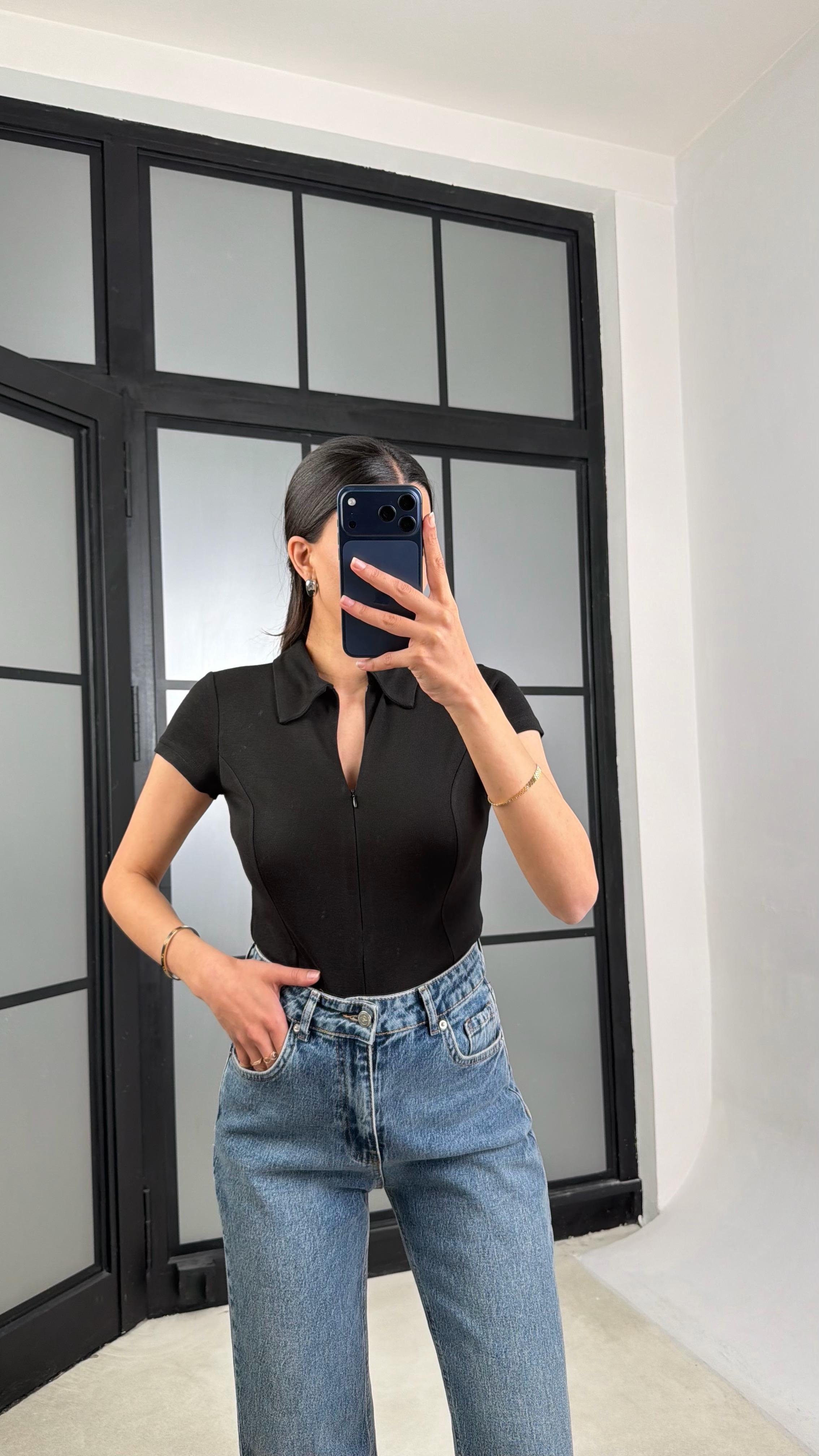 Siyah Polo Yaka Fermuarlı Basic Bluz GAUS-01467GAUSBLUZGAUS-01467