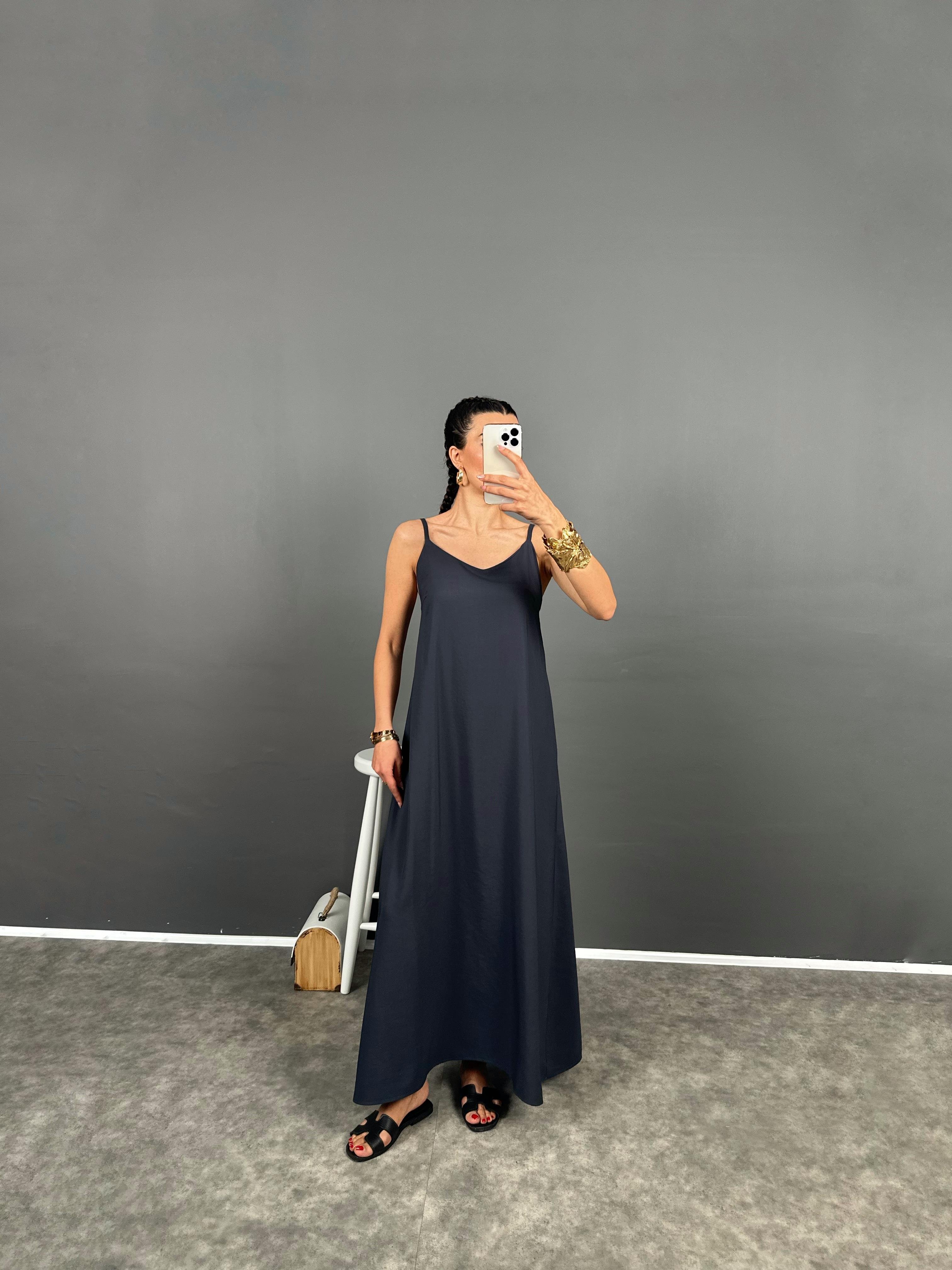 Negundo Antrasit Askılı Rahat Kesim Tensel ElbiseGausELBİSEGU008424