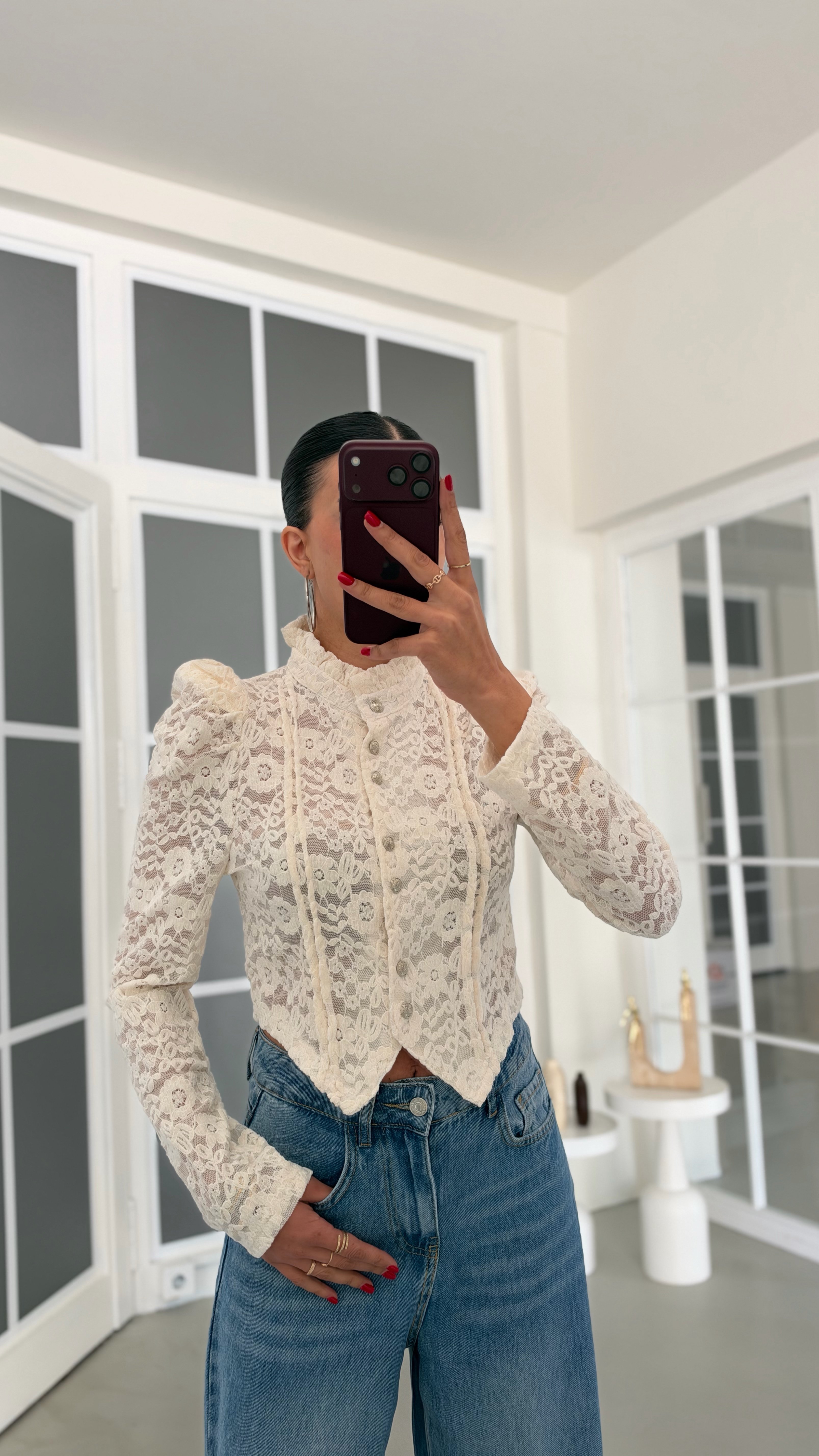 Beyaz Vatkalı Yumuşak Dantelli Tasarım Bluz GAUS-02331GAUSالبلوزات GAUS-02331