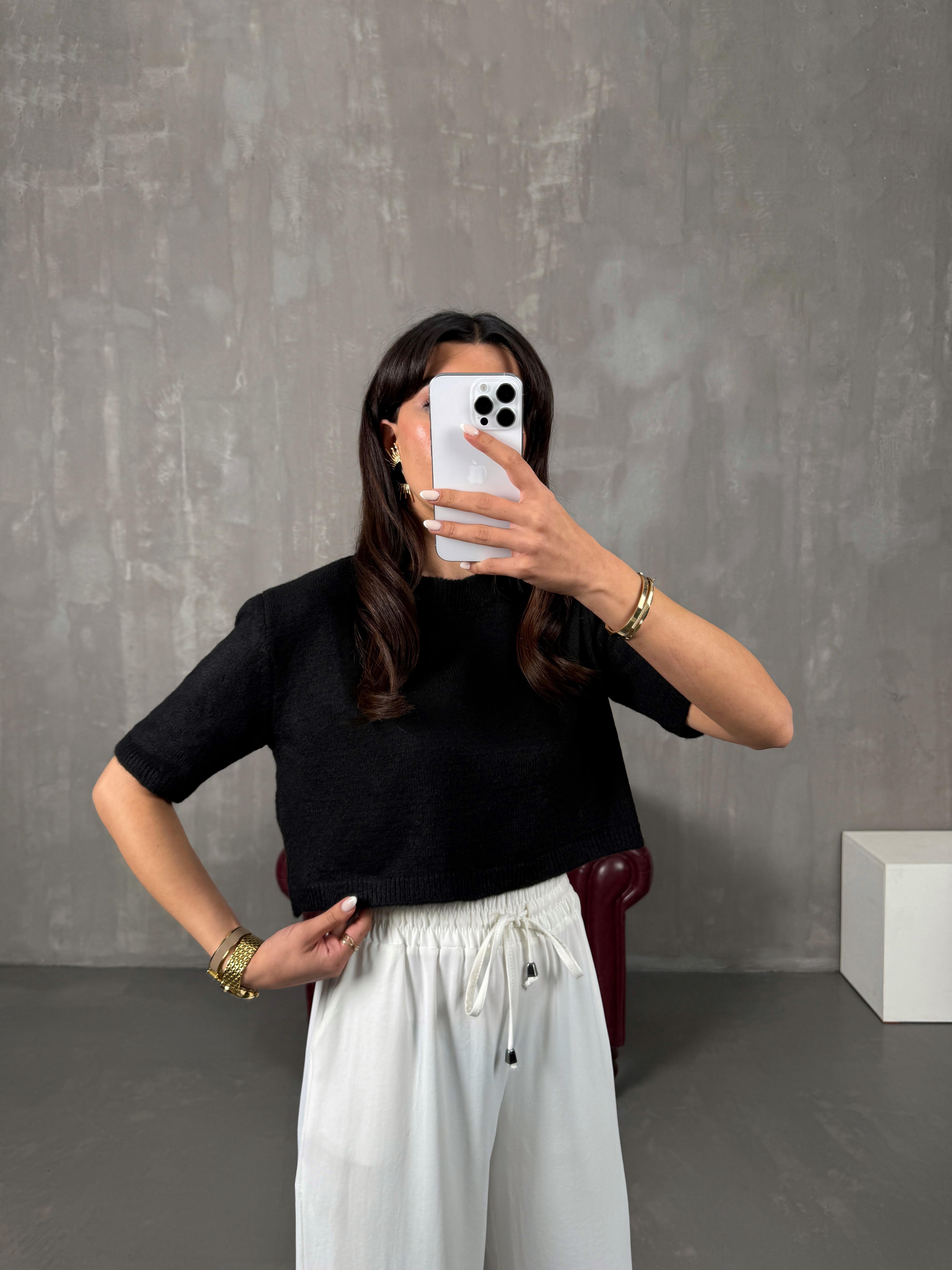 MNG Siyah Kısa Kol Crop Model Triko