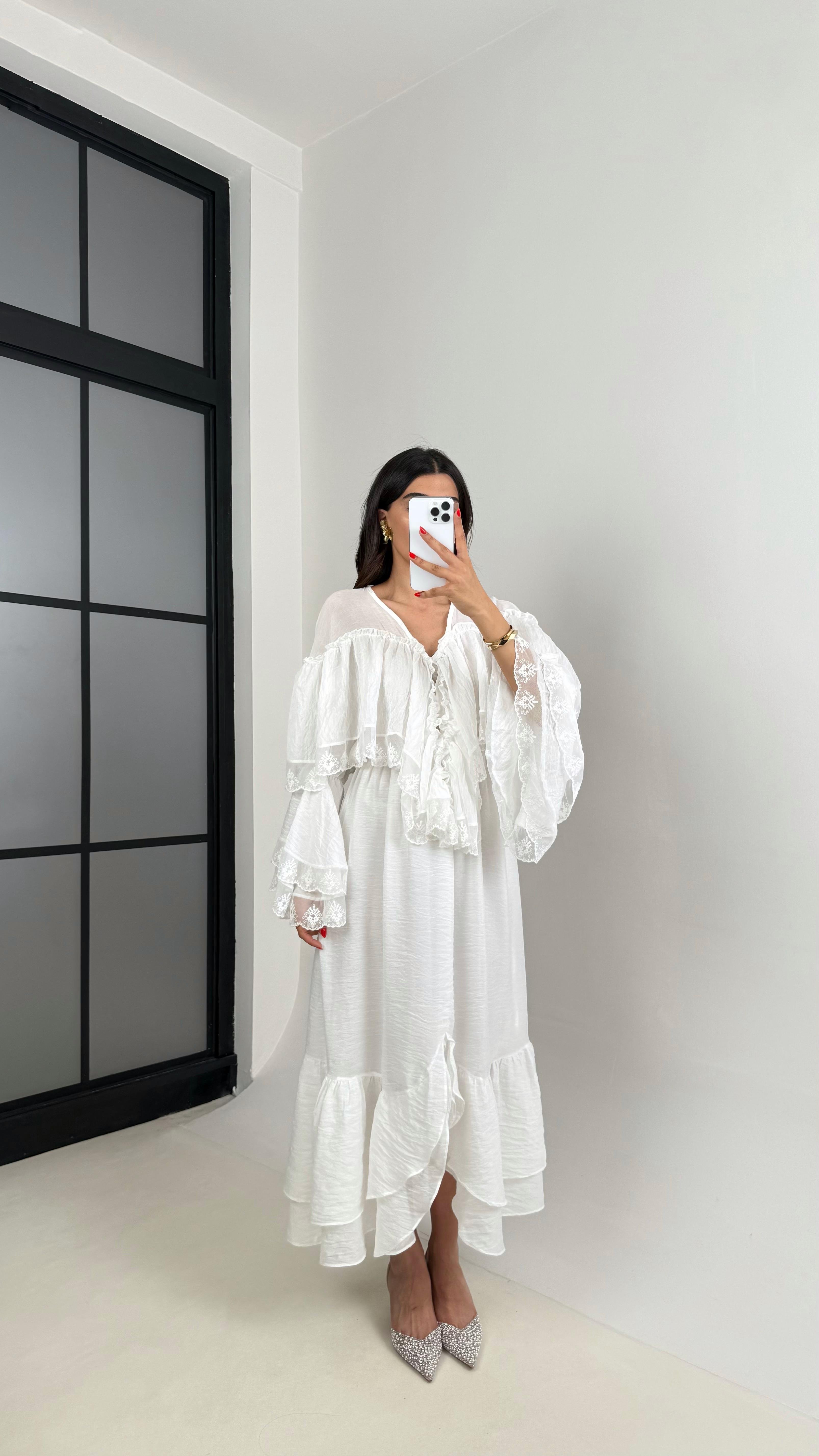 Beyaz Yaka Fırfır Detaylı Pelerinli Yırtmaçlı İthal Kumaş Elbise Gaus00492GausELBİSEGU1002156