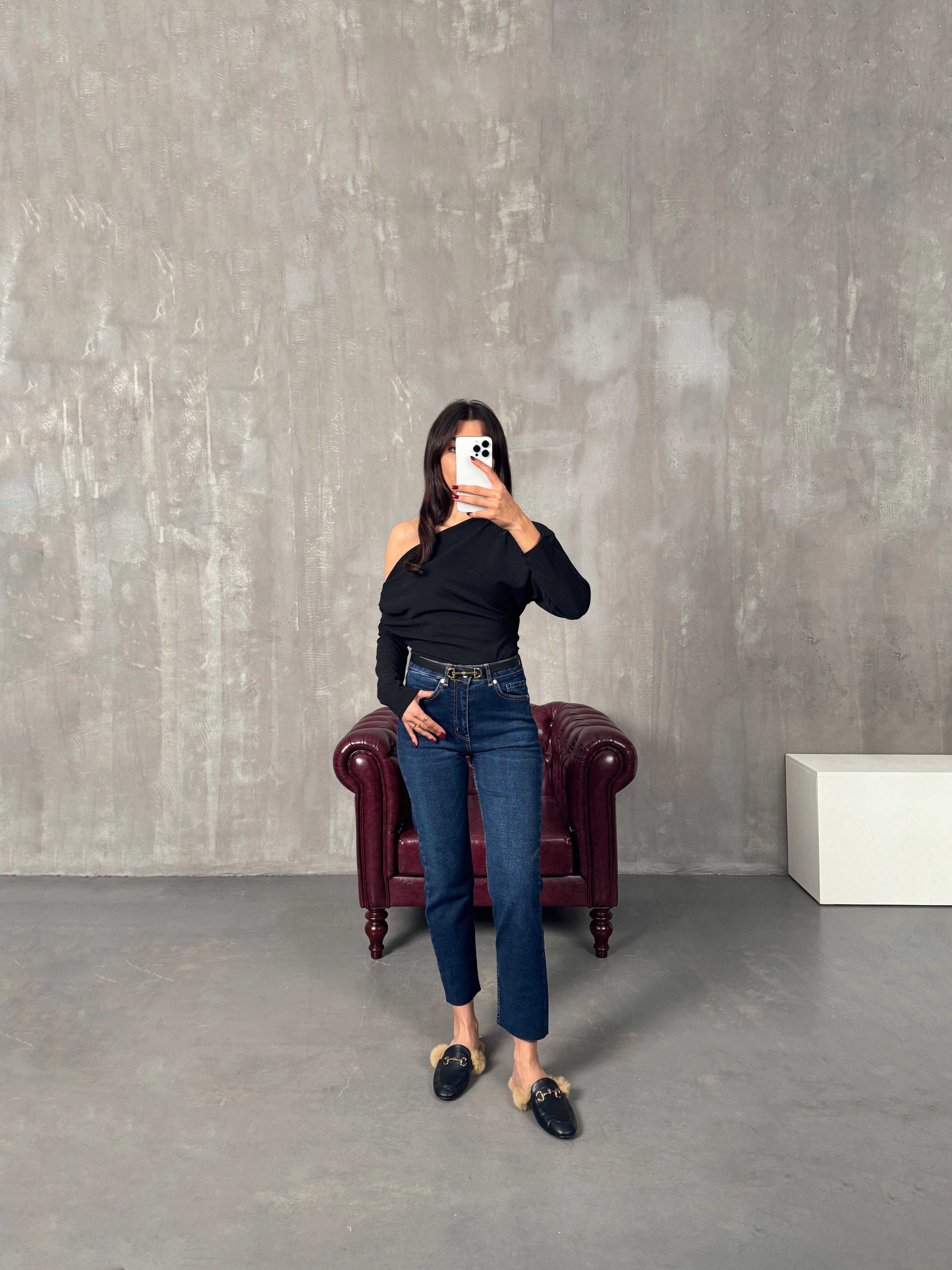 Benet Koyu Mavi ZR Kesik Paça Likralı Mom JeanGausDENİM PANTOLONGU00903868