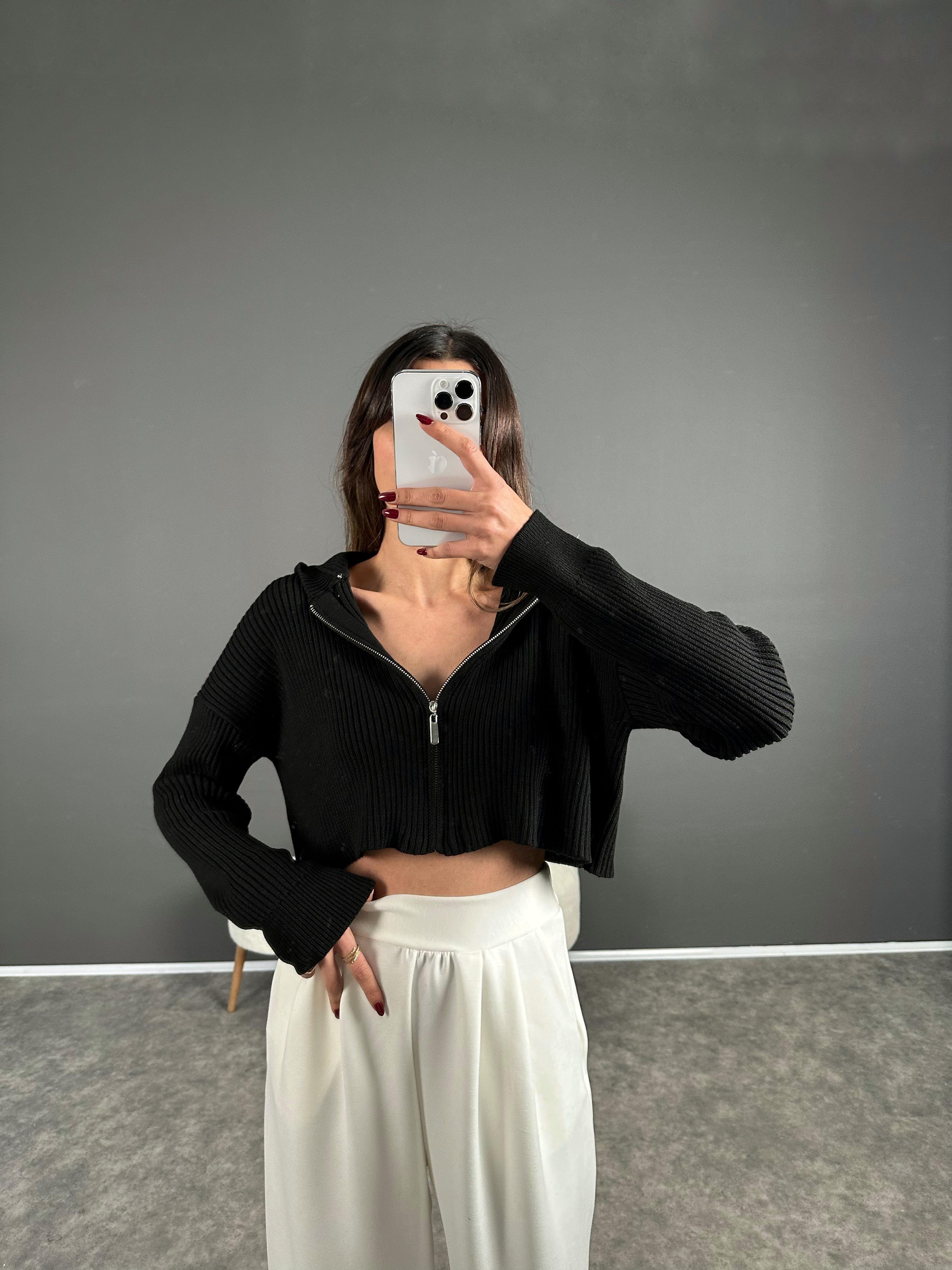 Siyah Fermuarlı Kapüşonlu Crop Ceket