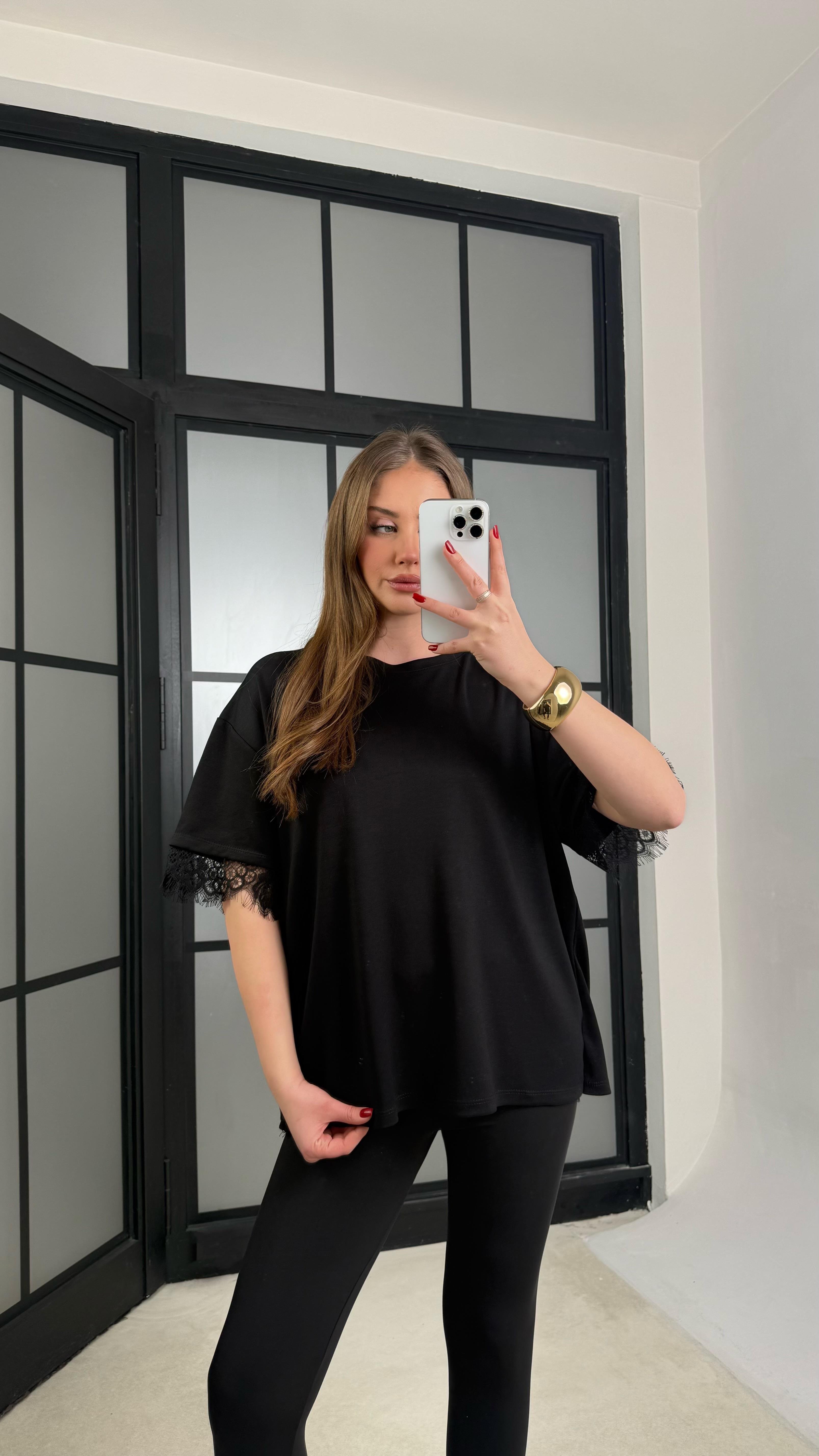 Siyah Sırt Dantel Detaylı Tshirt GAUS-01256GAUSTshirtGAUS-01256