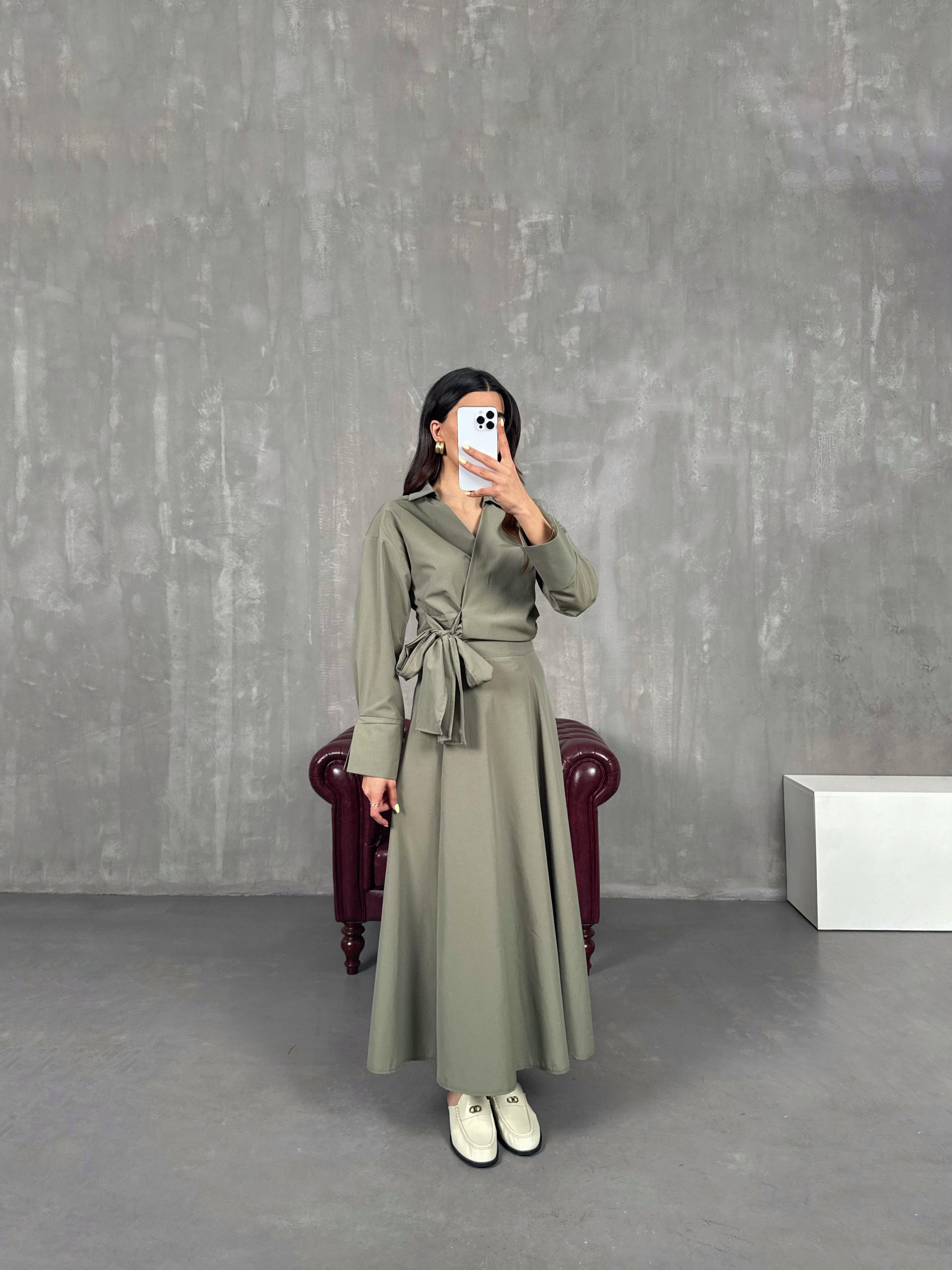 طقم لون كاكي تنورة قميص بربّاط Gaus00114