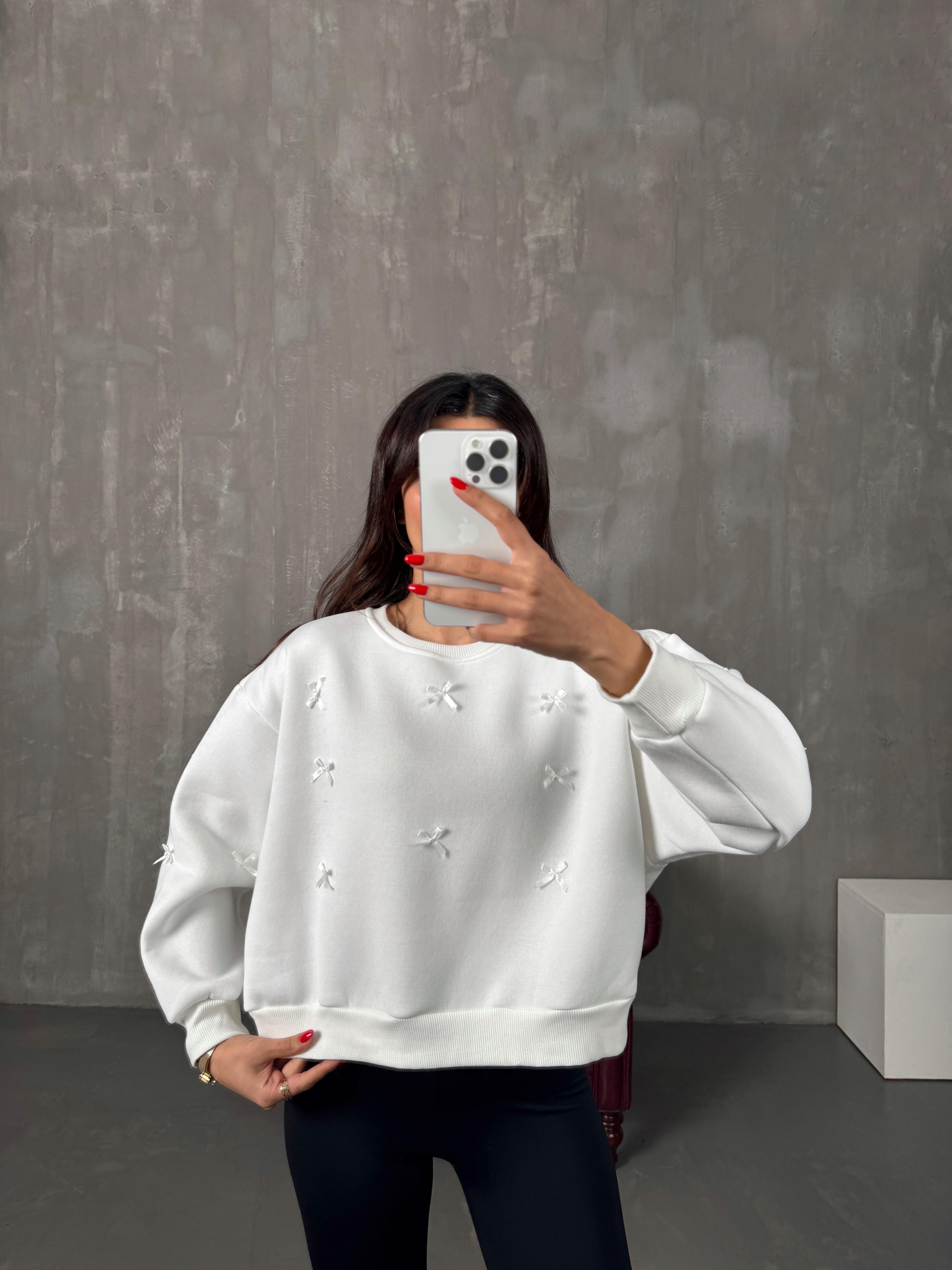 Beyaz Fiyonk Detaylı Şardonlu Sweat