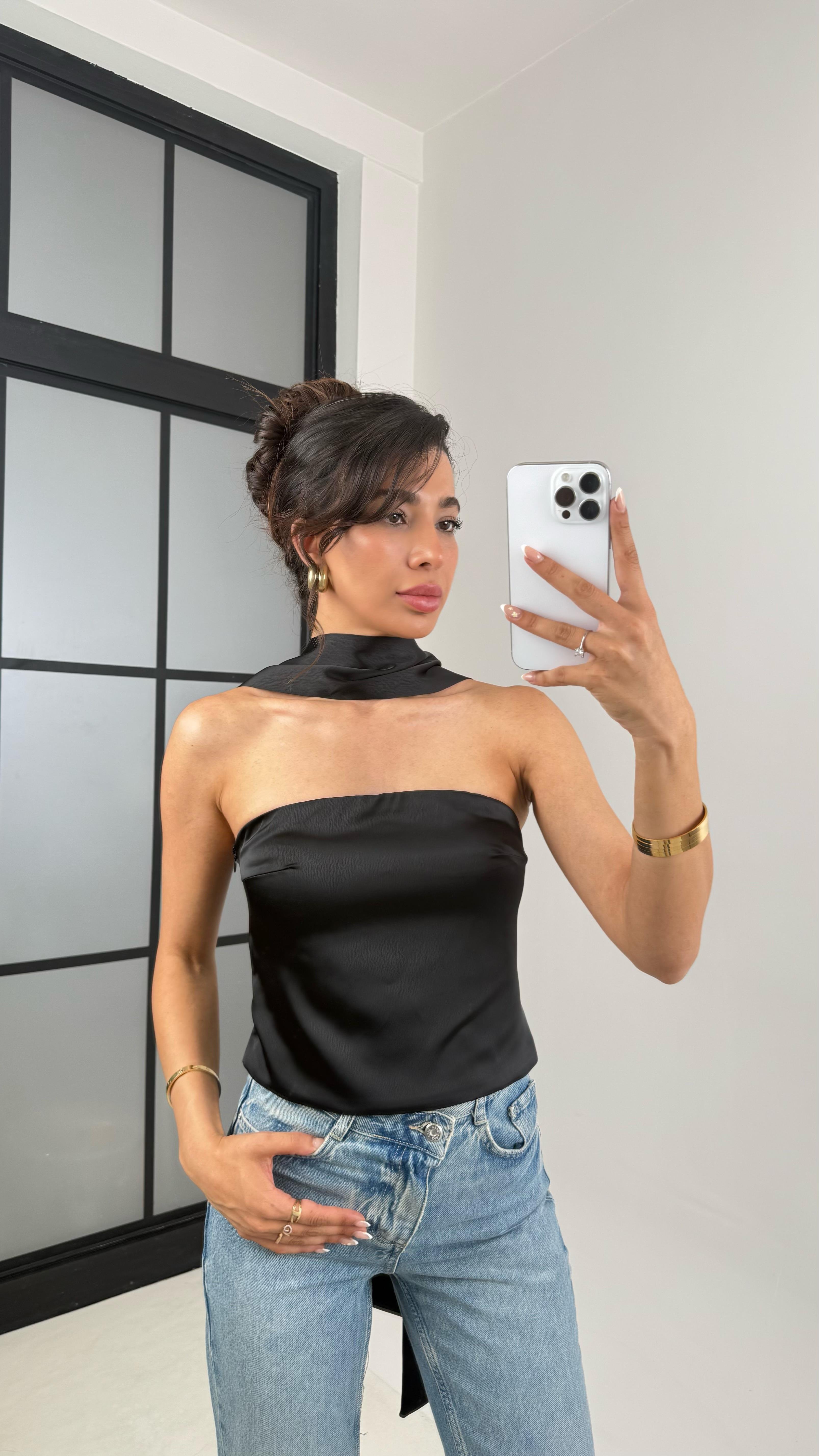 Siyah Boyun Bağlama Detaylı Saten Bluz Gaus00635 GausBLUZGU1002481