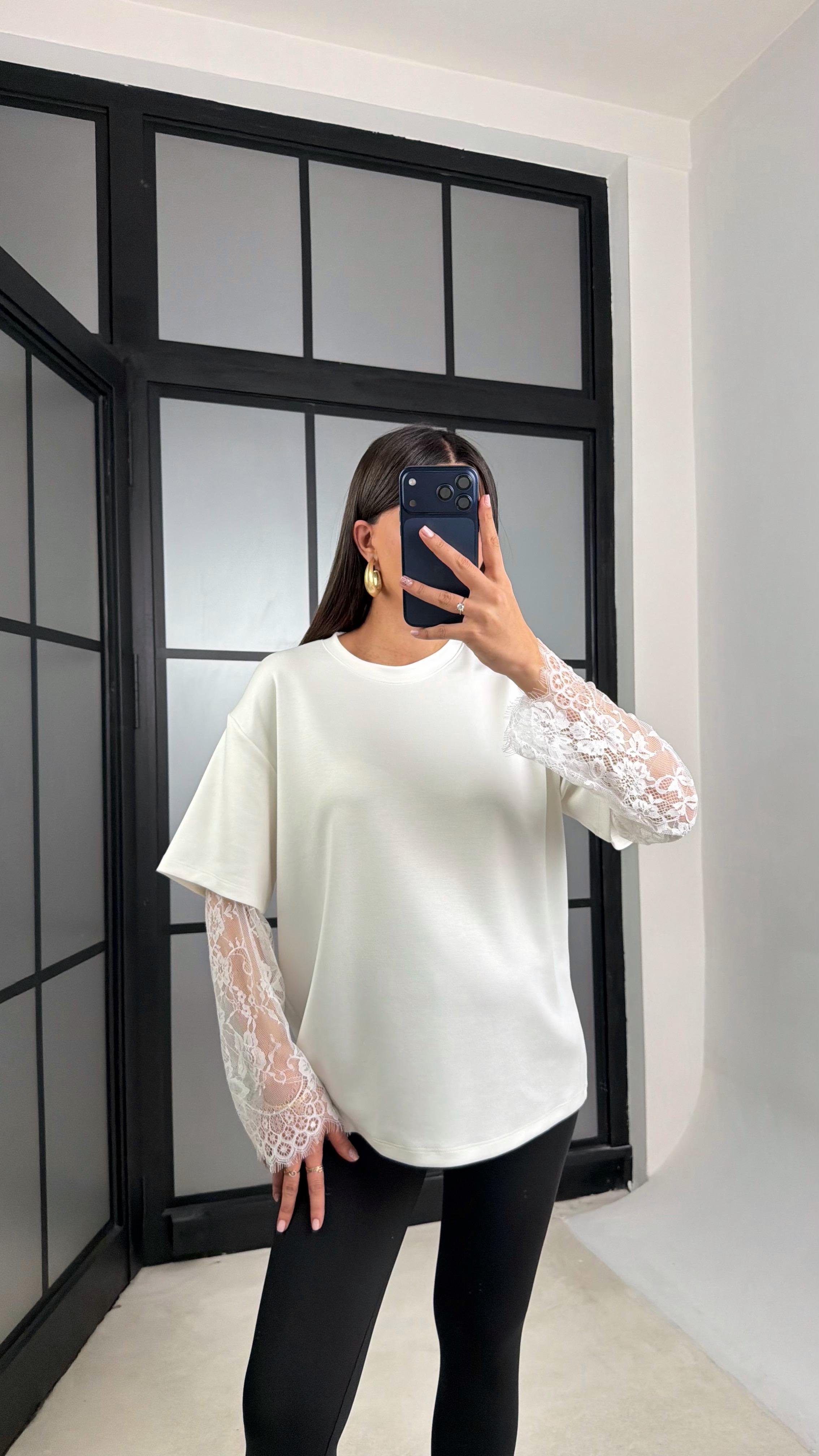 Beyaz Kol Dantel Detaylı Modal Kumaş Basic Tshirt gaus-01209GAUSTshirtgaus-01209