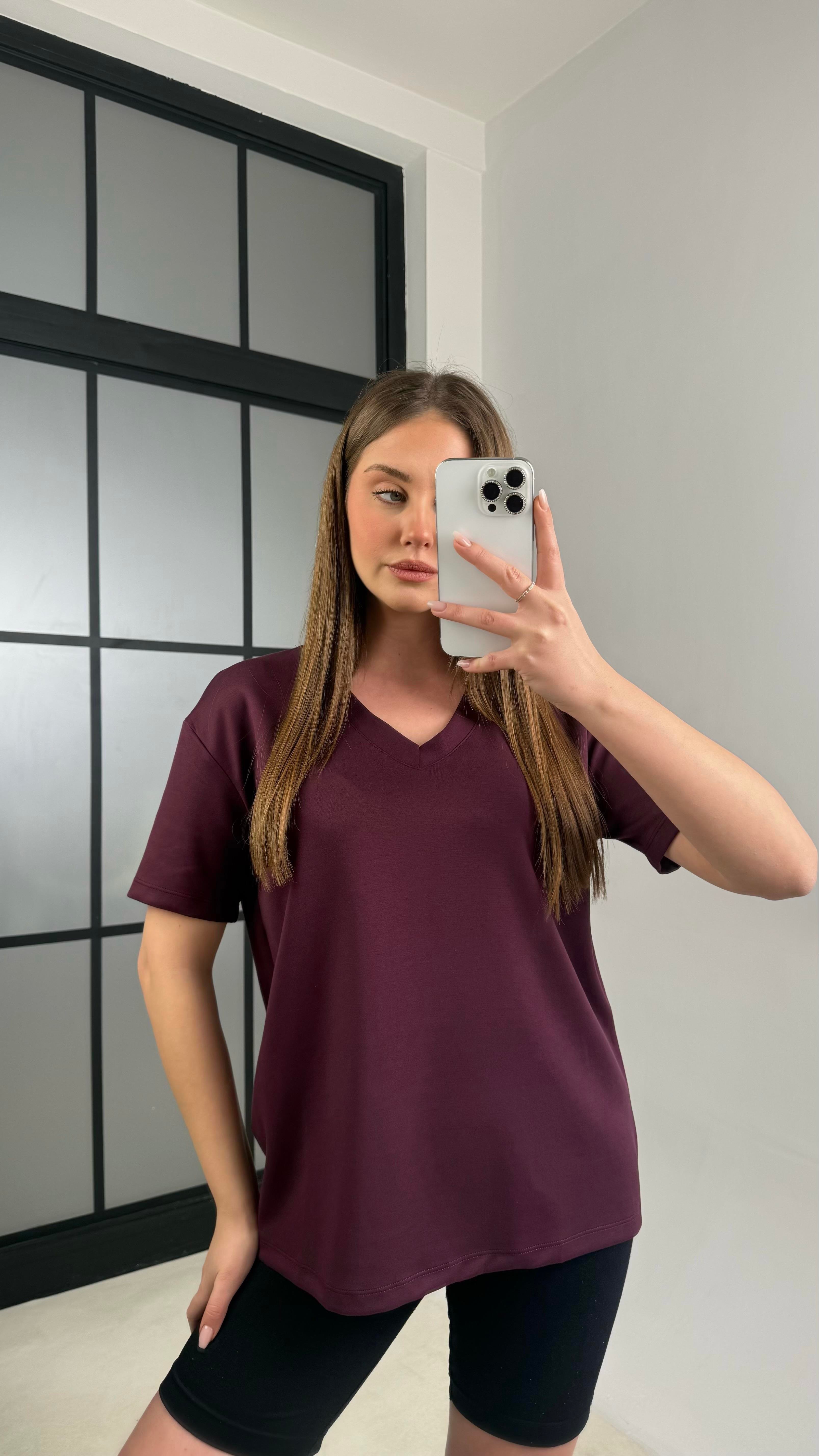 Mürdüm V Yaka Basic Tshirt GAUS-01131GAUS التيشيرتات  GAUS-01131
