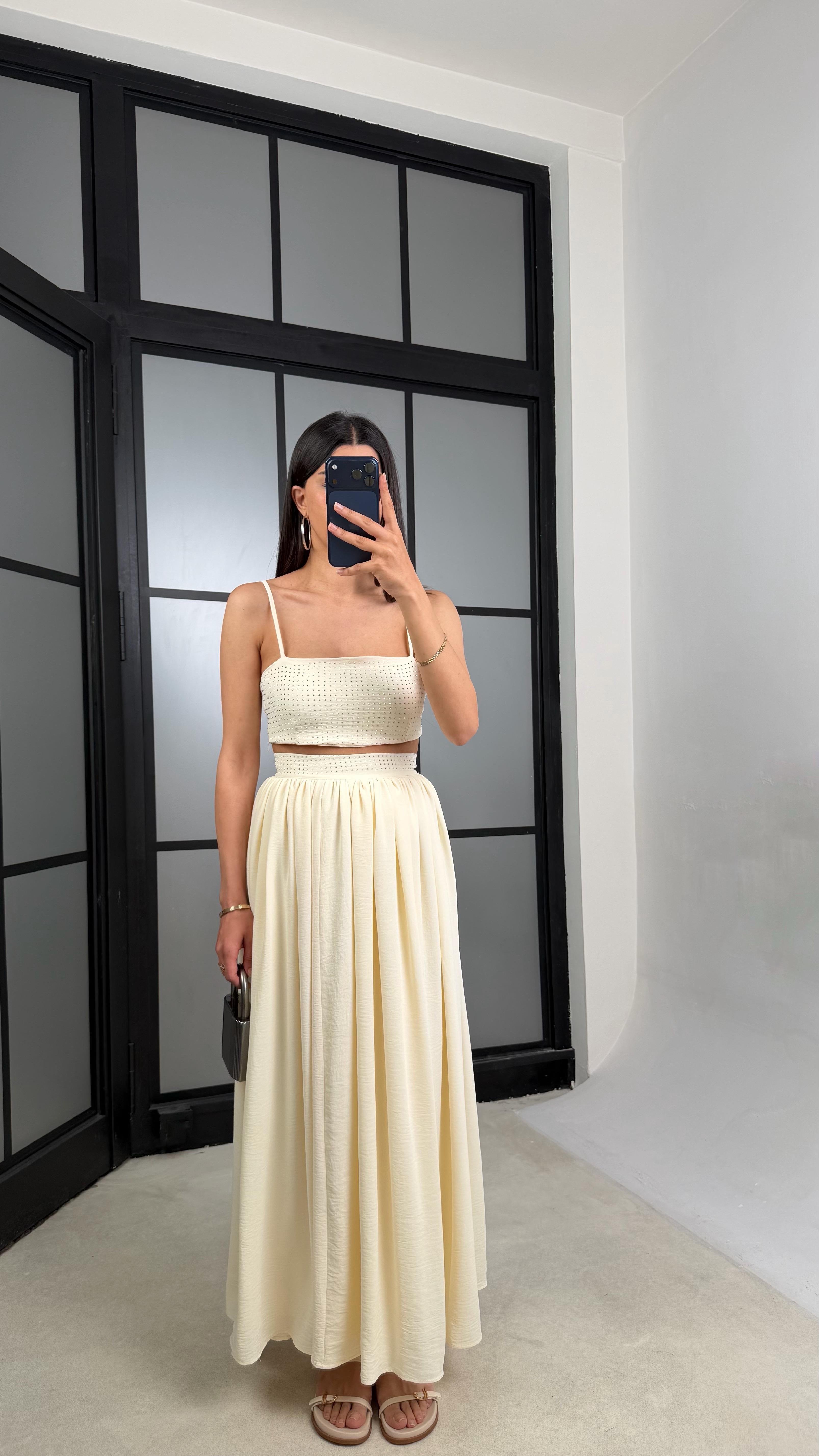 Krem Ayarlanabilir Askılı Crop Astarlı Etek Taş Detaylı Takım GAUS-01510GAUSSuitsGAUS-01510