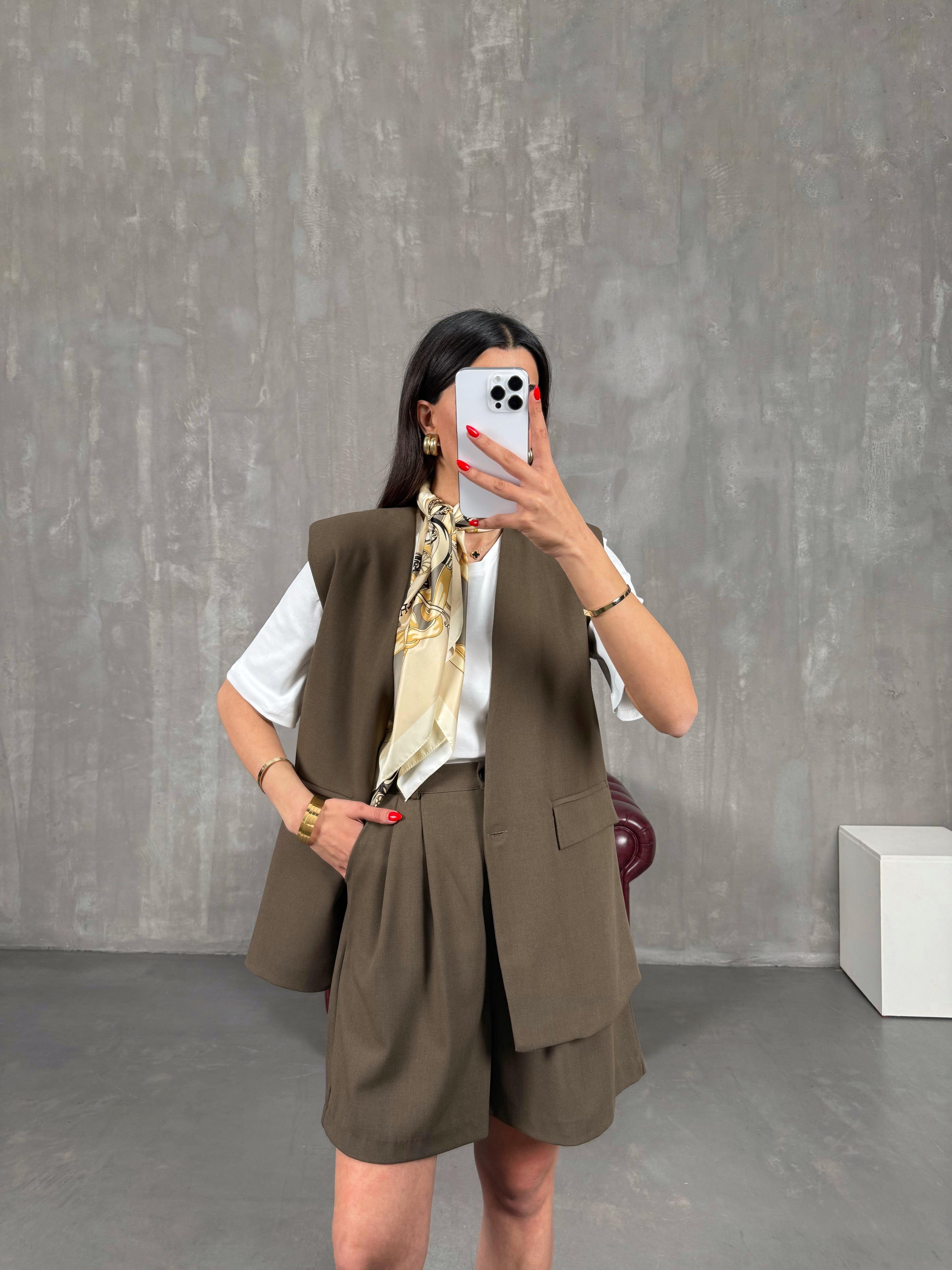 Kahve Vatkalı Astarlı Yelek Şehir Boy Şort Takım Gaus00173GausTAKIMGU1001401