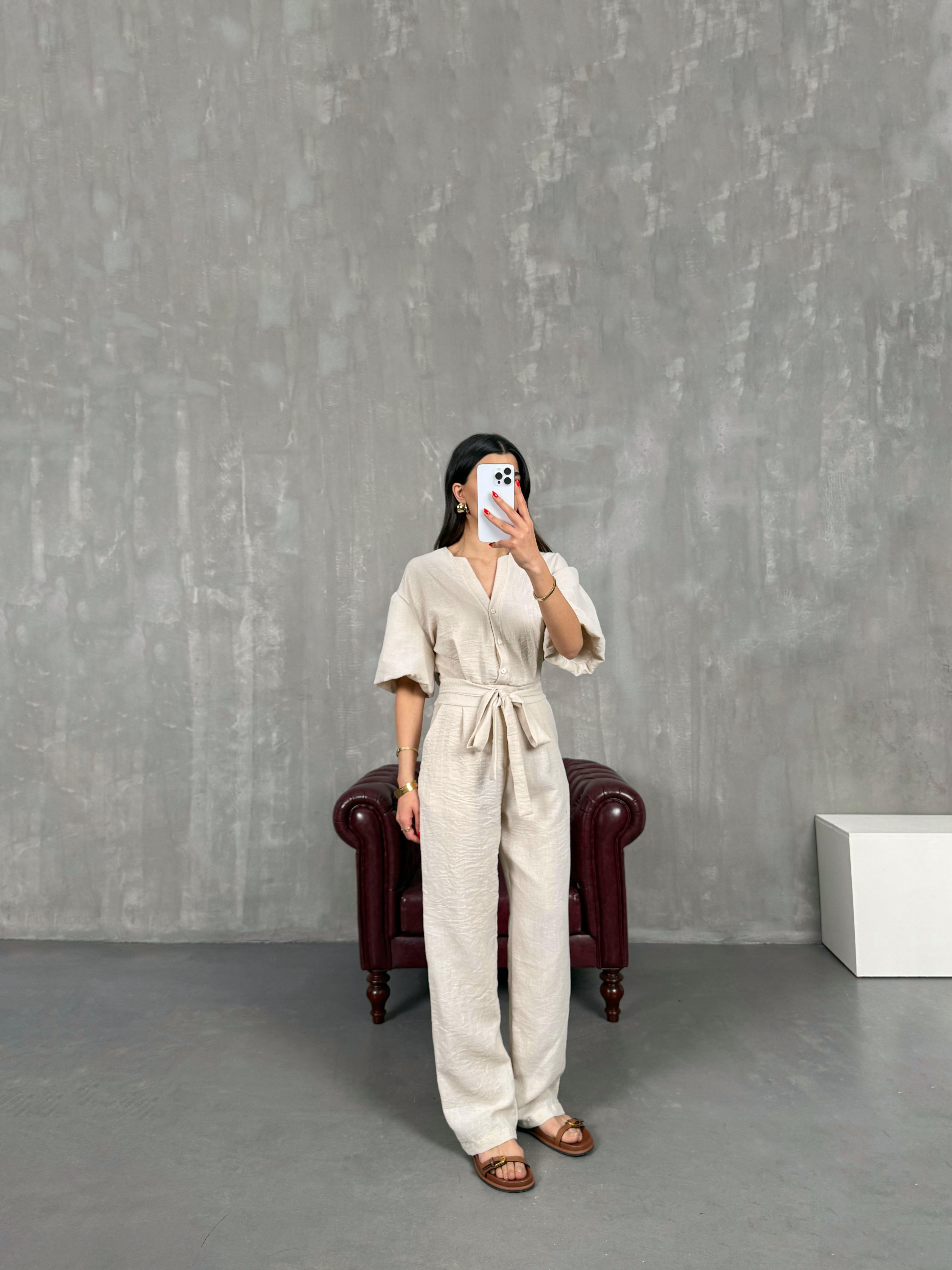 Taş Kuşaklı V Yaka Keten Kısa Balon Kol Tulum Gaus00179GausTULUMGU1001419