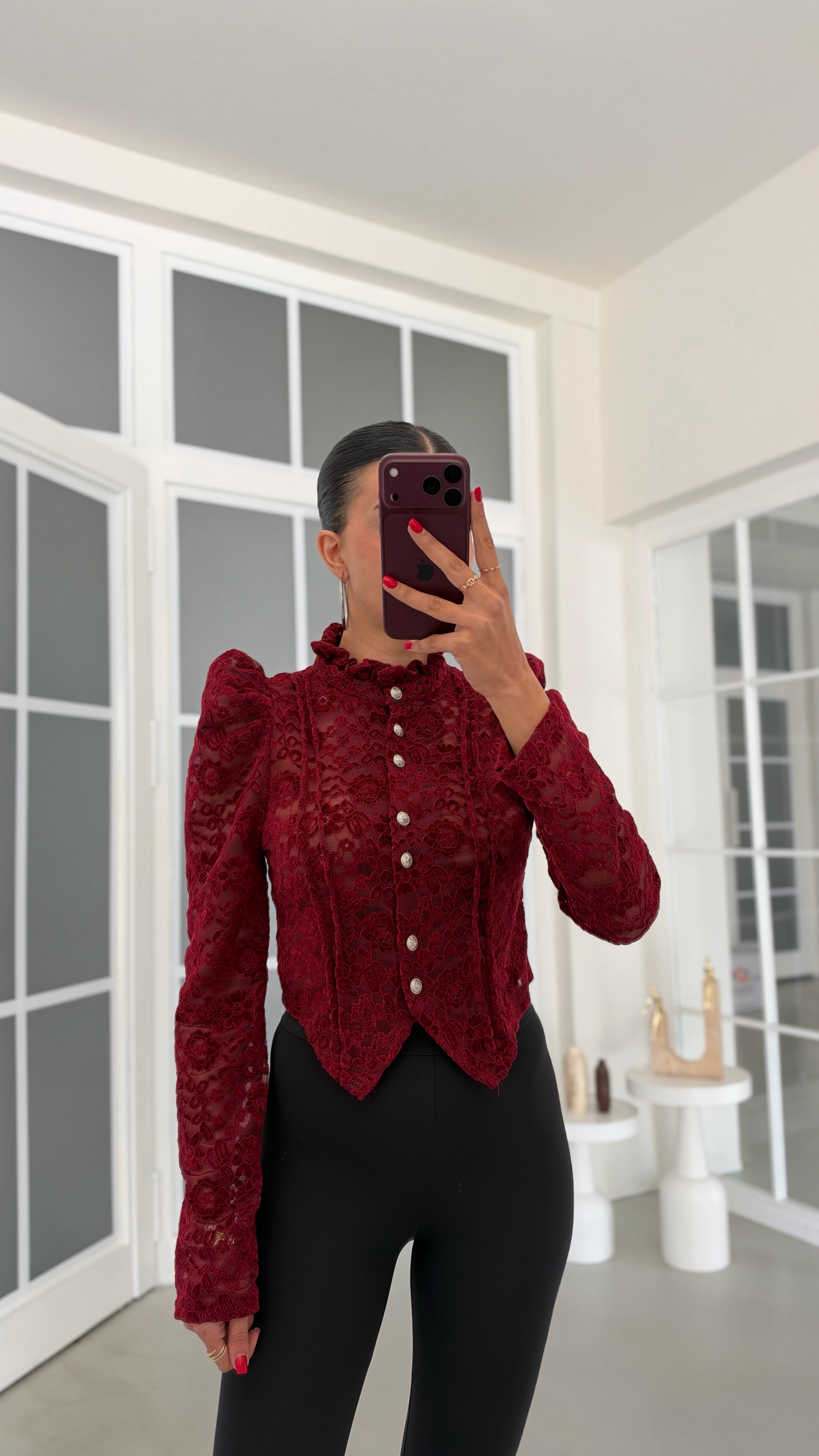 Bordo Vatkalı Yumuşak Dantelli Tasarım Bluz GAUS-02331GAUSالبلوزات GAUS-02331