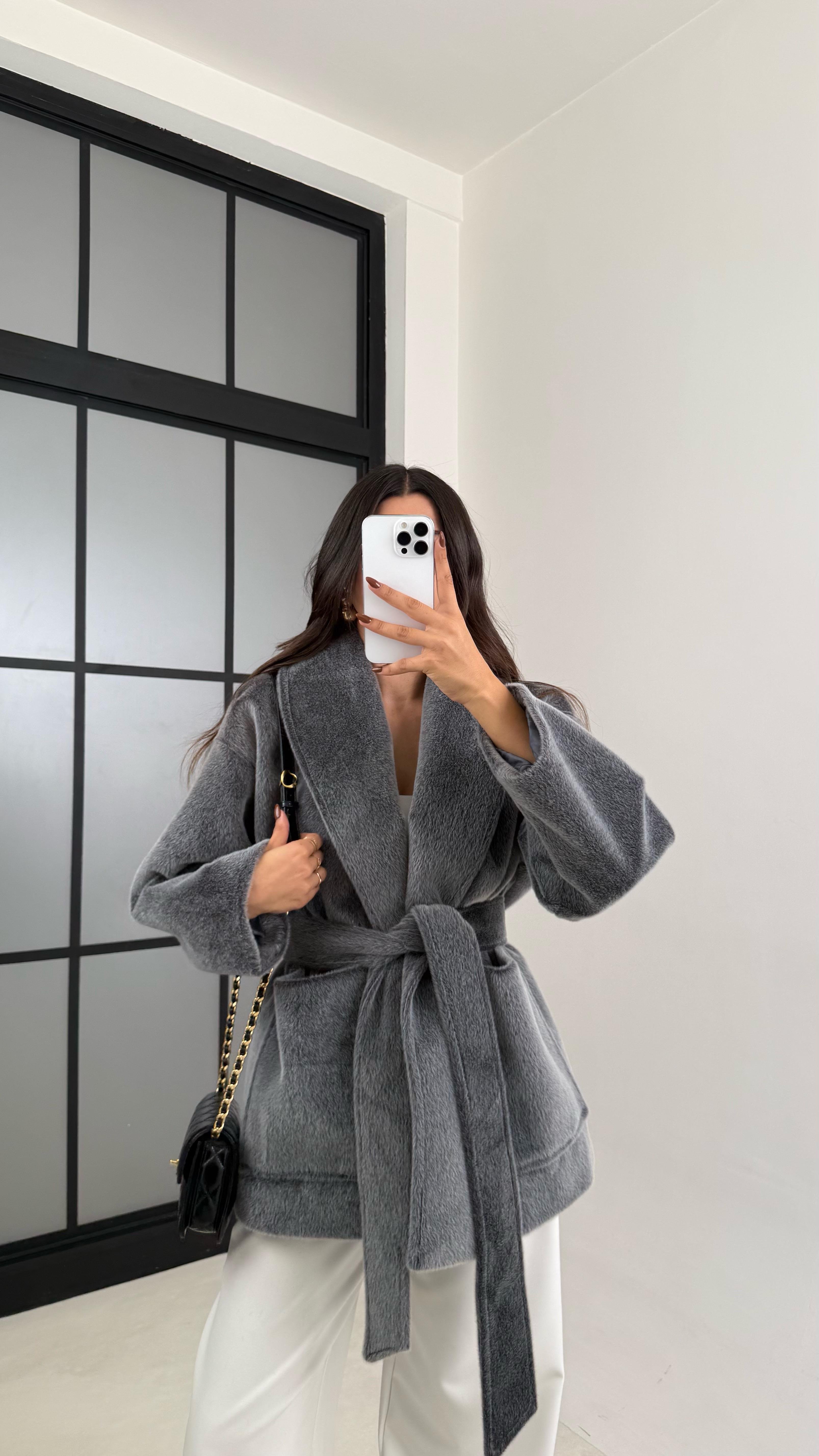 Gri Kuşaklı Astarlı Peluş Kaban GAUS-00183GAUS السترات  GAUS-00183