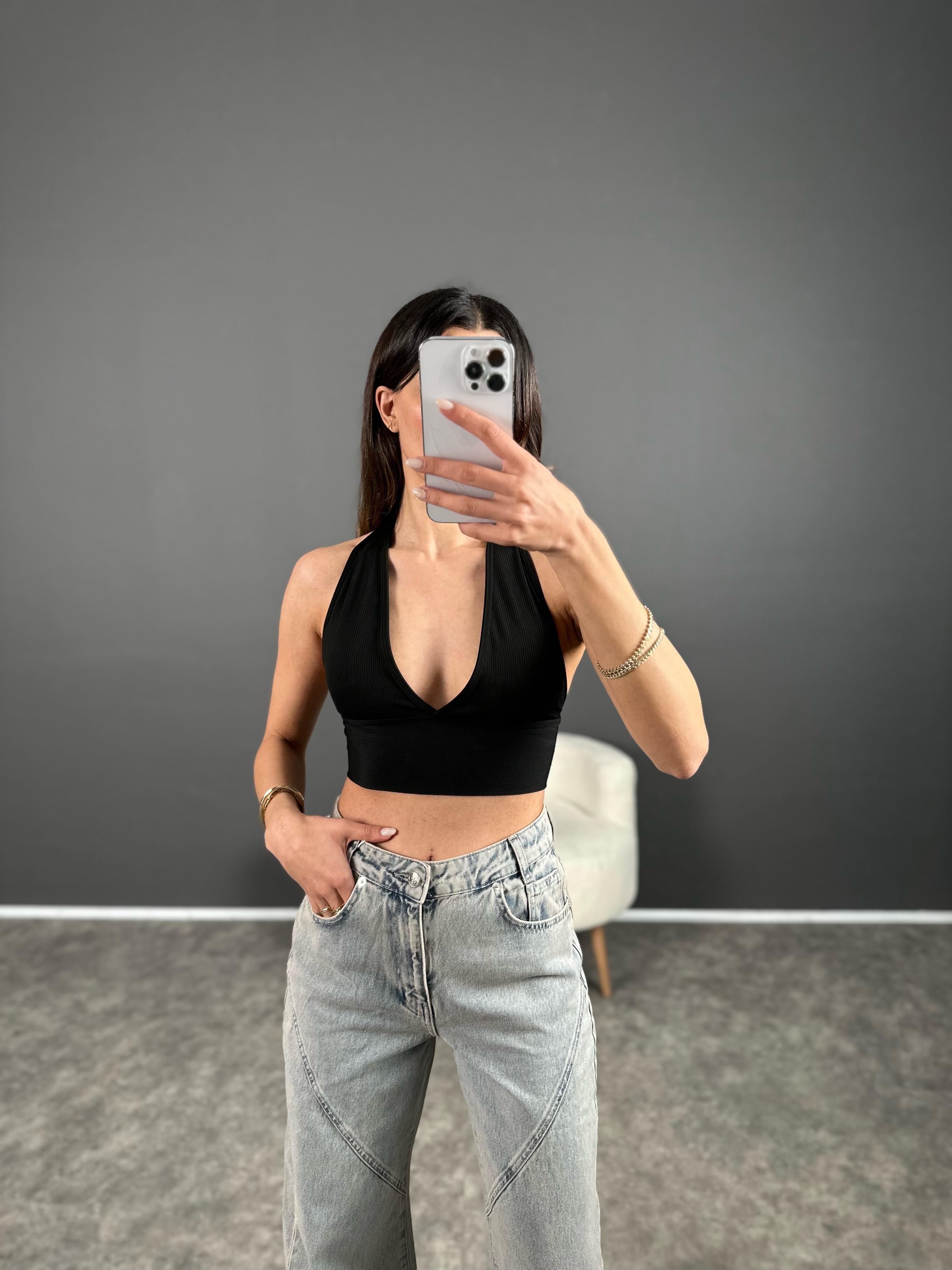 Siyah Arkası Çapraz V Yaka Crop
