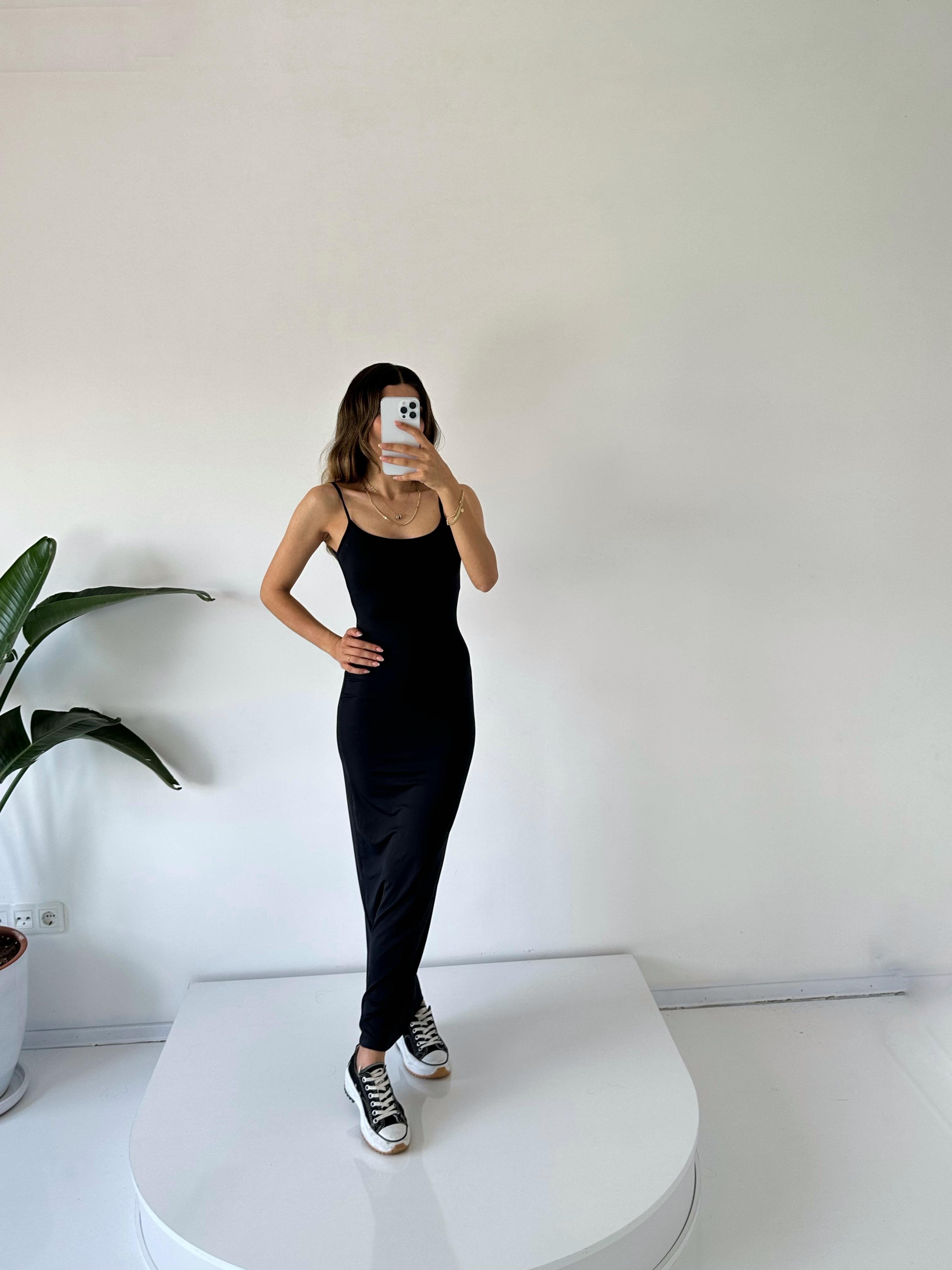 Silva Siyah İp Askılı Sırt Dekolteli Maxi ElbiseGausELBİSEGU001611