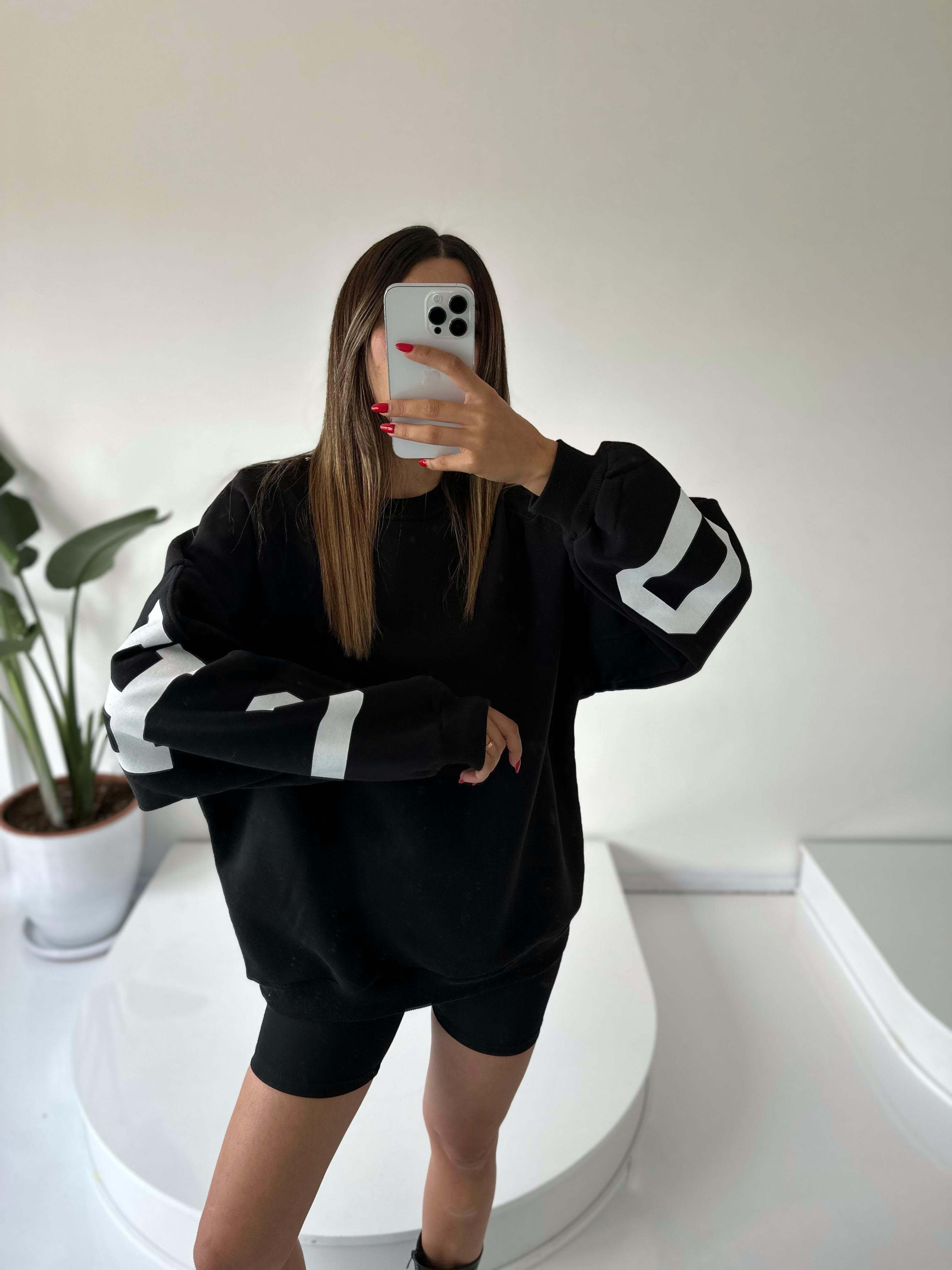 Siyah Arkası Baskılı Oversize Sweatshirt