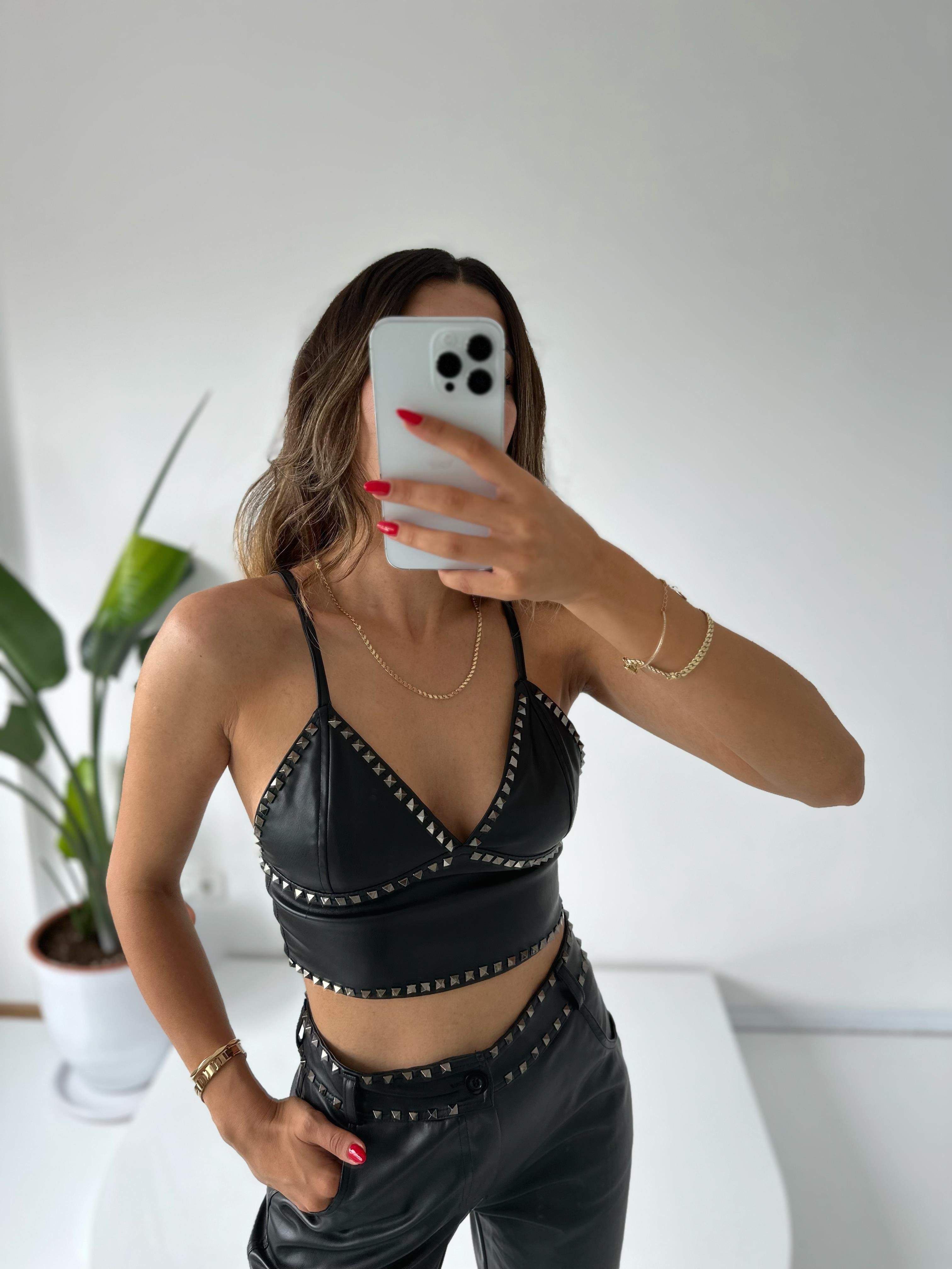 Tasarım Siyah Deri Zımbalı Arkası Fermuarlı Crop