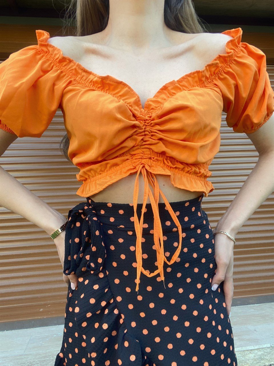 Turuncu Drapeli Balon Kol Crop