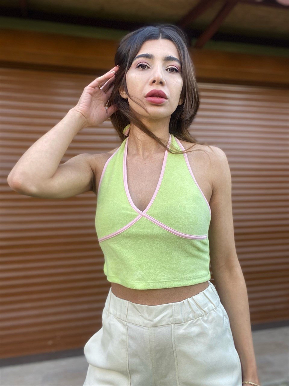 كروب أخضر وردي من قماش منشفة بربّاط حول الرقبة