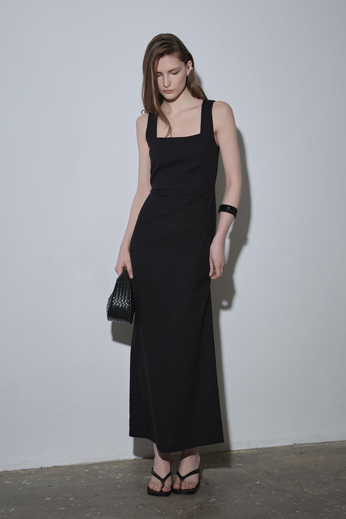 Siyah Monik Kare Yaka Keten Elbise