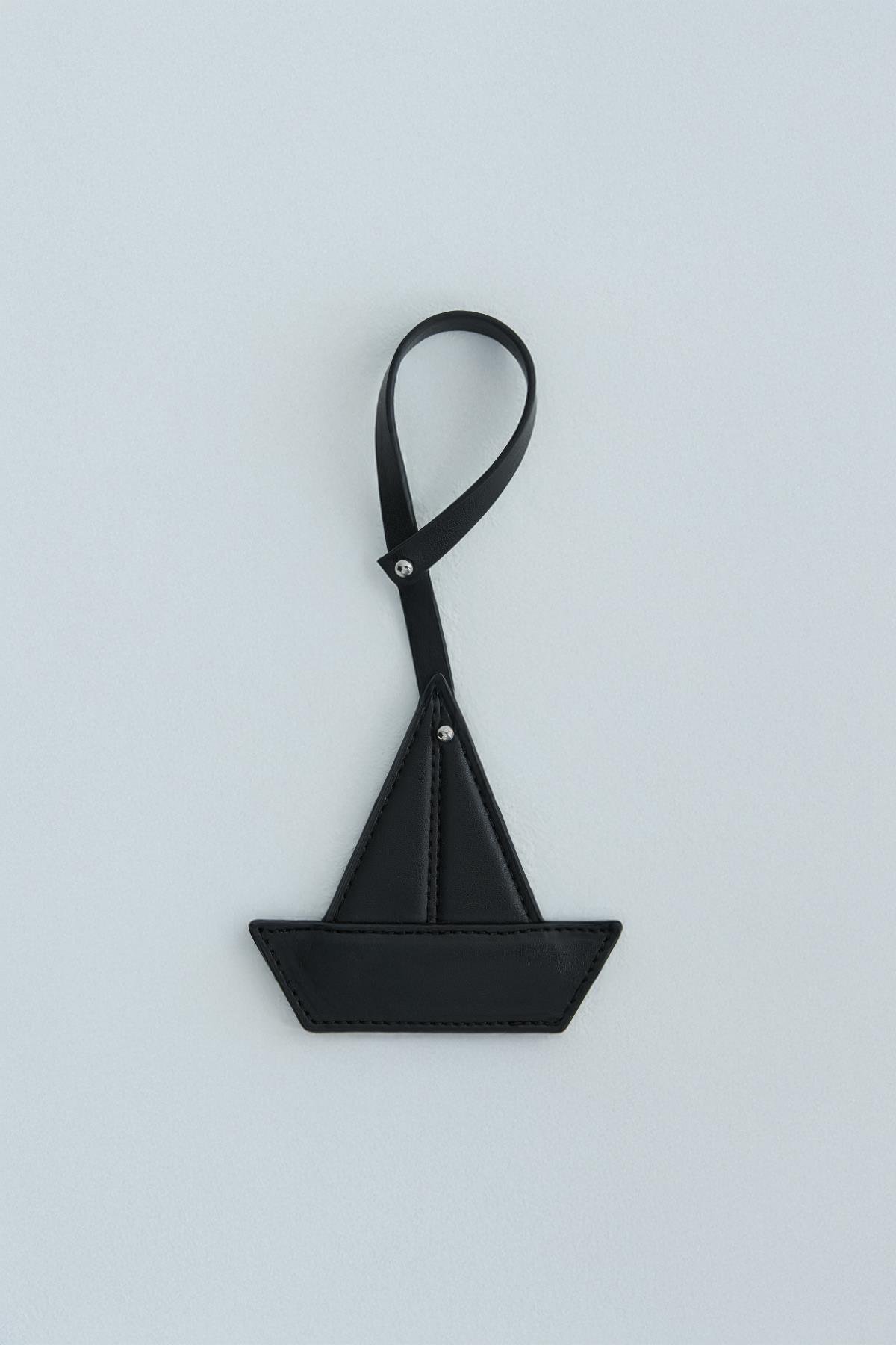 Siyah Ship Deri Charm