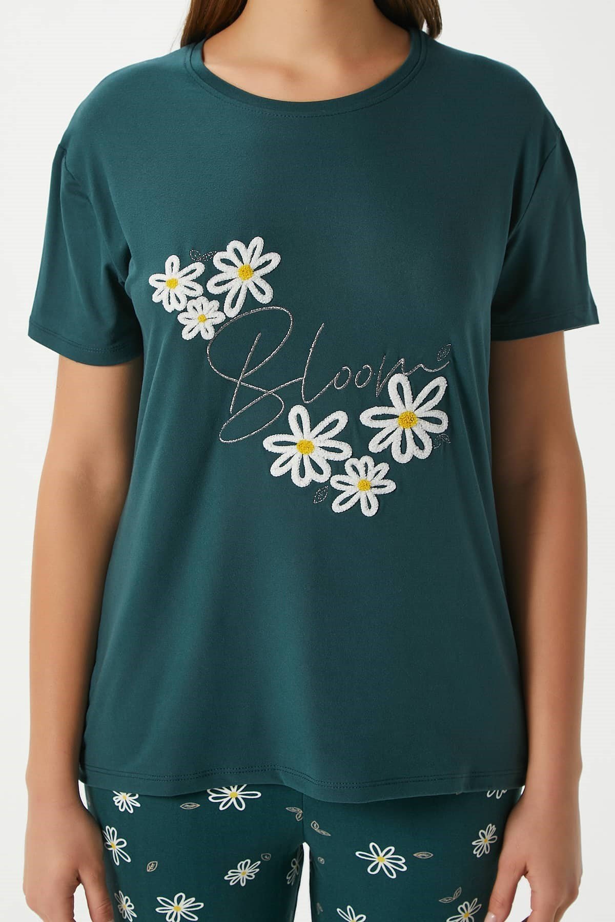 Kadın Bloom Yumuşak Doku Yeşil Çiçek İşlemeli Bisiklet Yaka Kısa Kollu Alt Üst Pijama Takımı