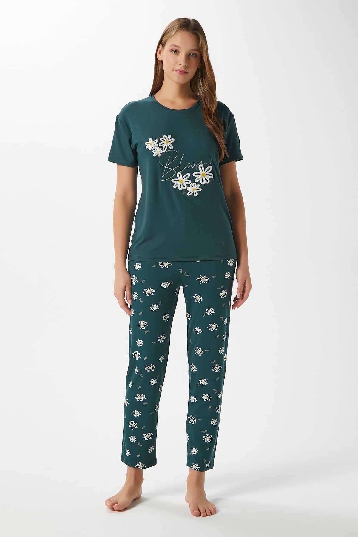 Kadın Bloom Yumuşak Doku Yeşil Çiçek İşlemeli Bisiklet Yaka Kısa Kollu Alt Üst Pijama Takımı