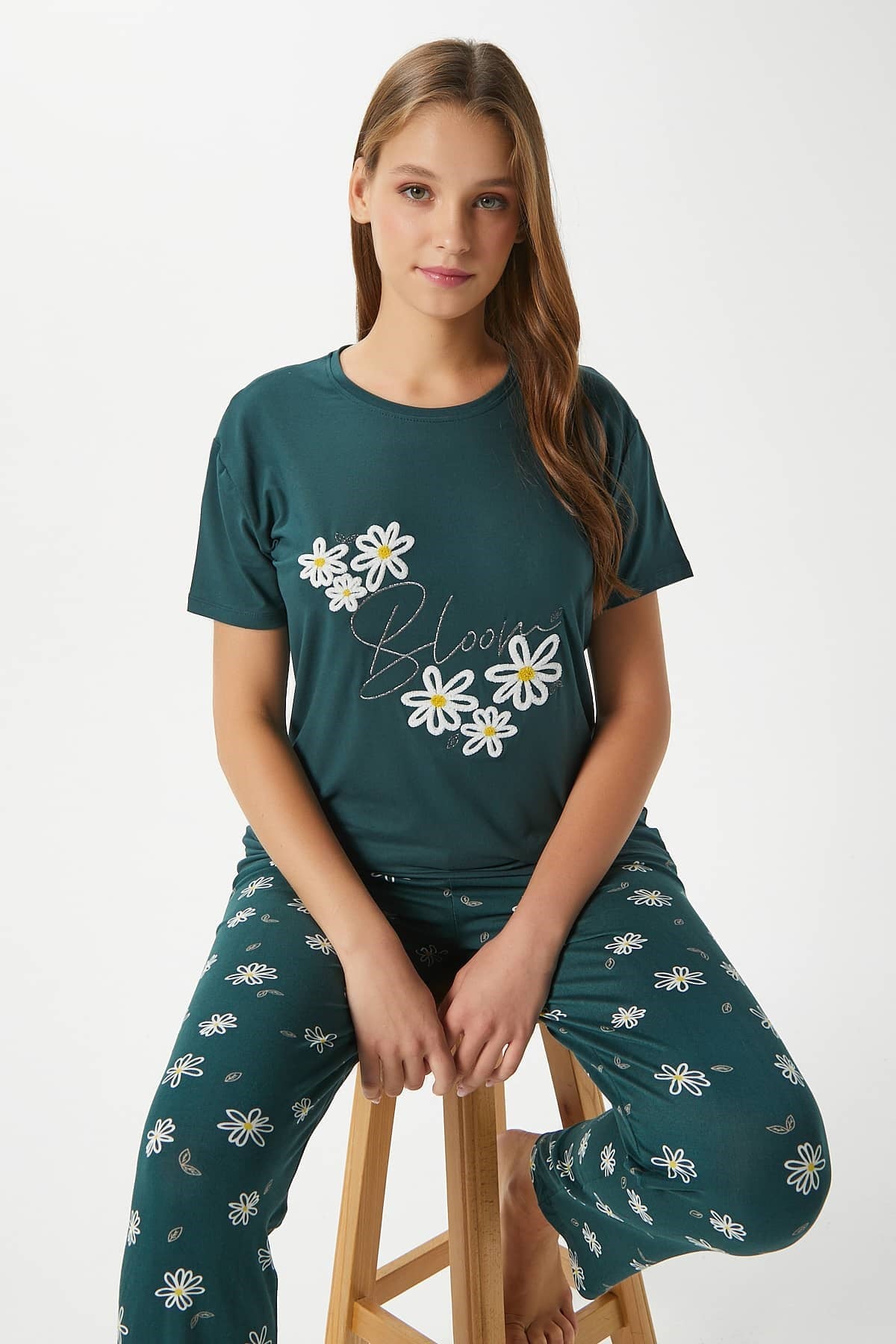 Kadın Bloom Yumuşak Doku Yeşil Çiçek İşlemeli Bisiklet Yaka Kısa Kollu Alt Üst Pijama Takımı