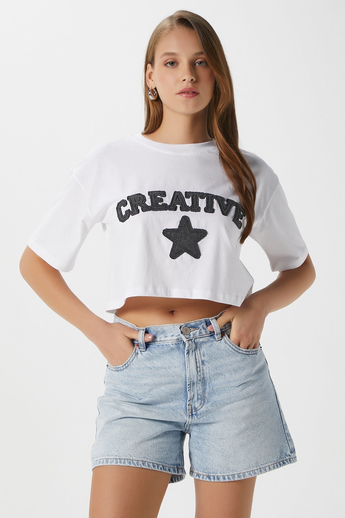 Kadın Creative Antrasit Nakışlı Crop T-Shirt
