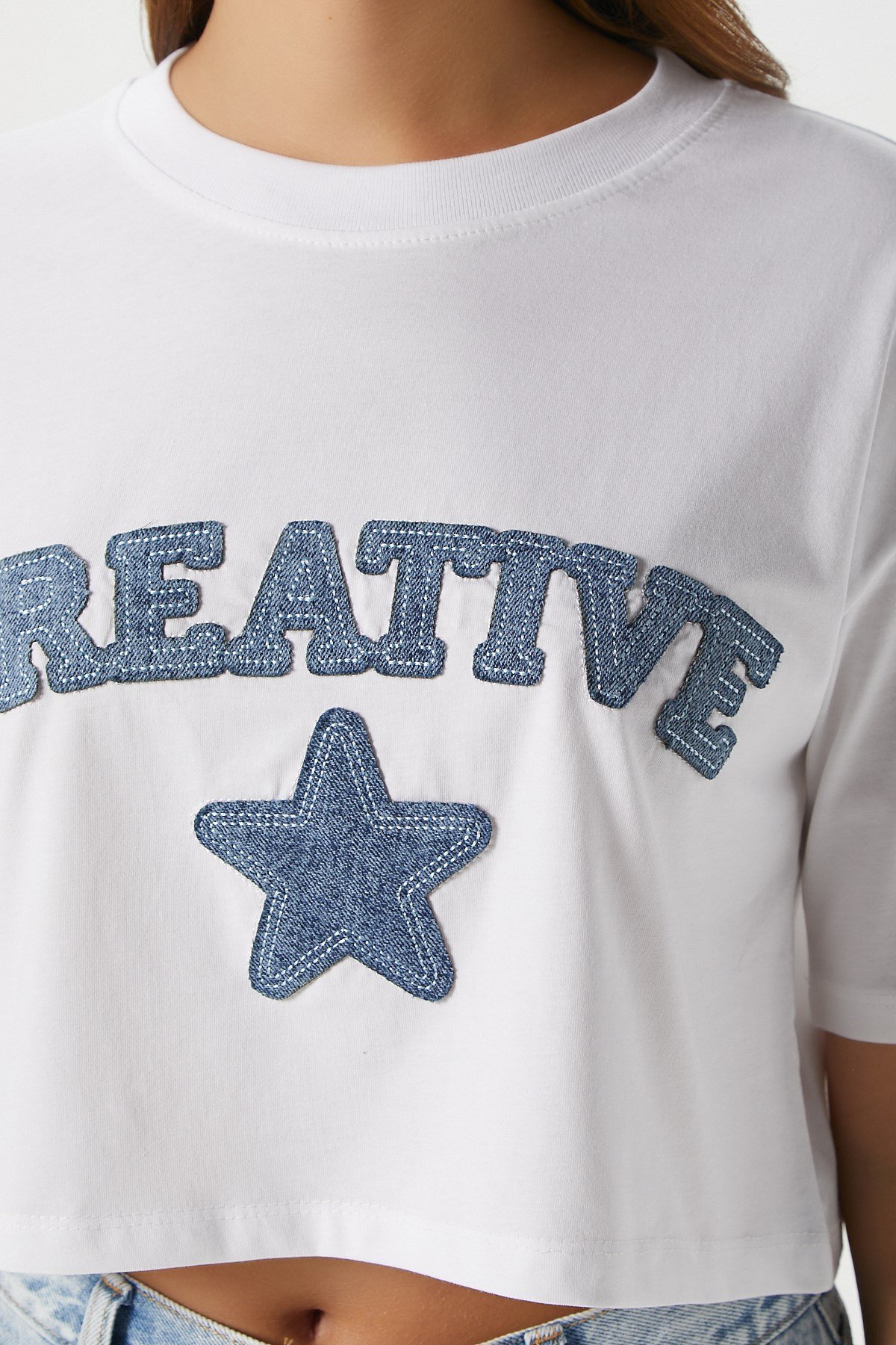 Kadın Creative Mavi Beyaz Nakışlı Crop T-shirt
