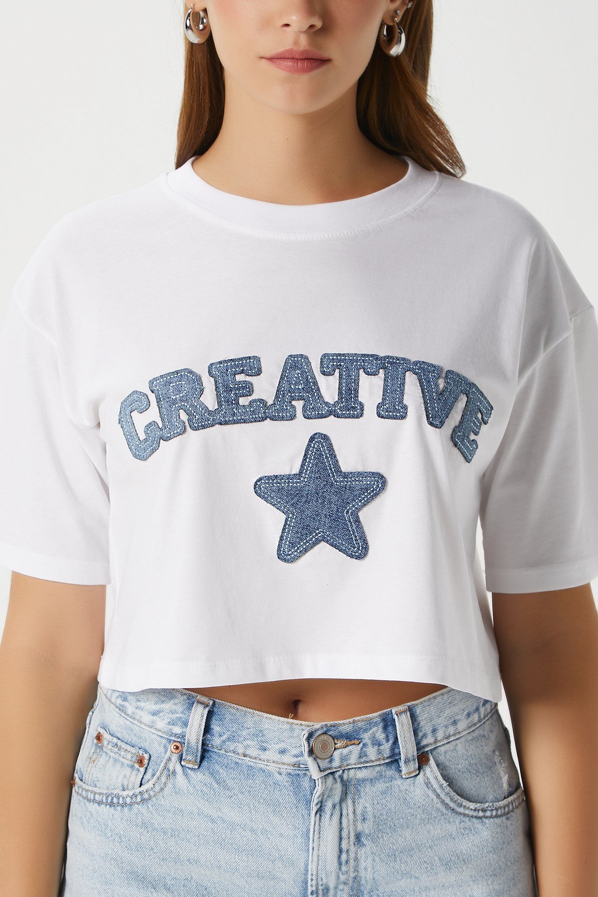 Kadın Creative Mavi Beyaz Nakışlı Crop T-shirt