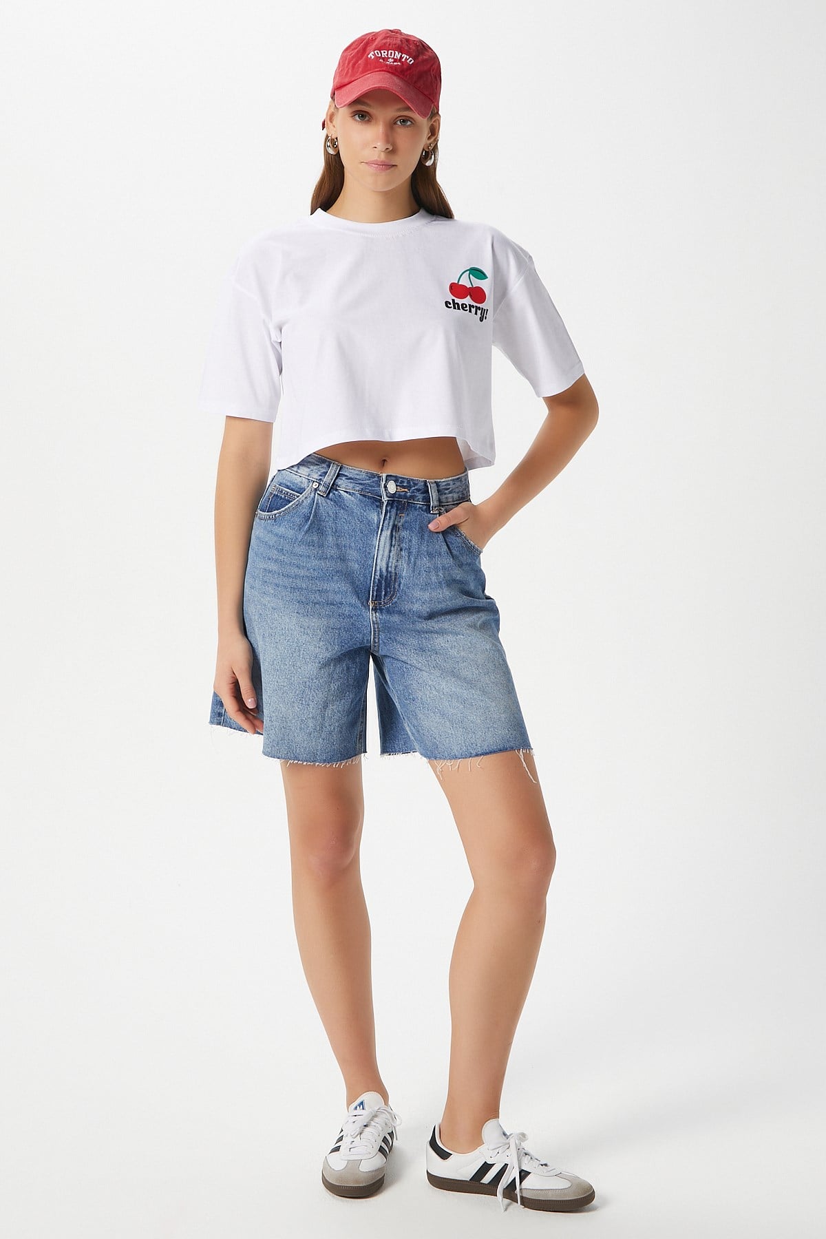 Kadın Cute Kiraz Baskılı Beyaz Crop T-Shirt