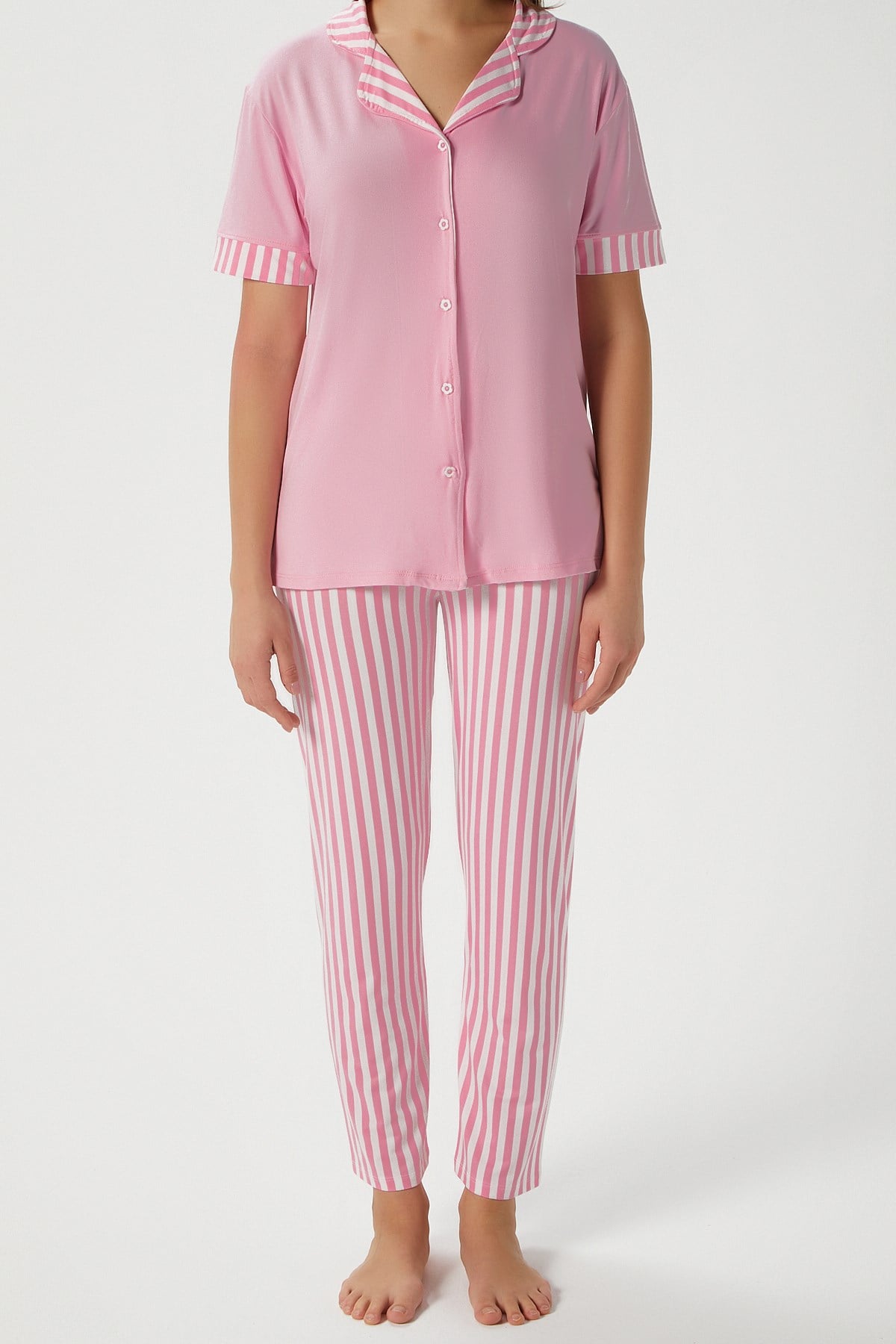 Kadın Elena Yumuşak Doku Pembe Çizgili Ön Düğme Kısa Kollu Pijama Takımı