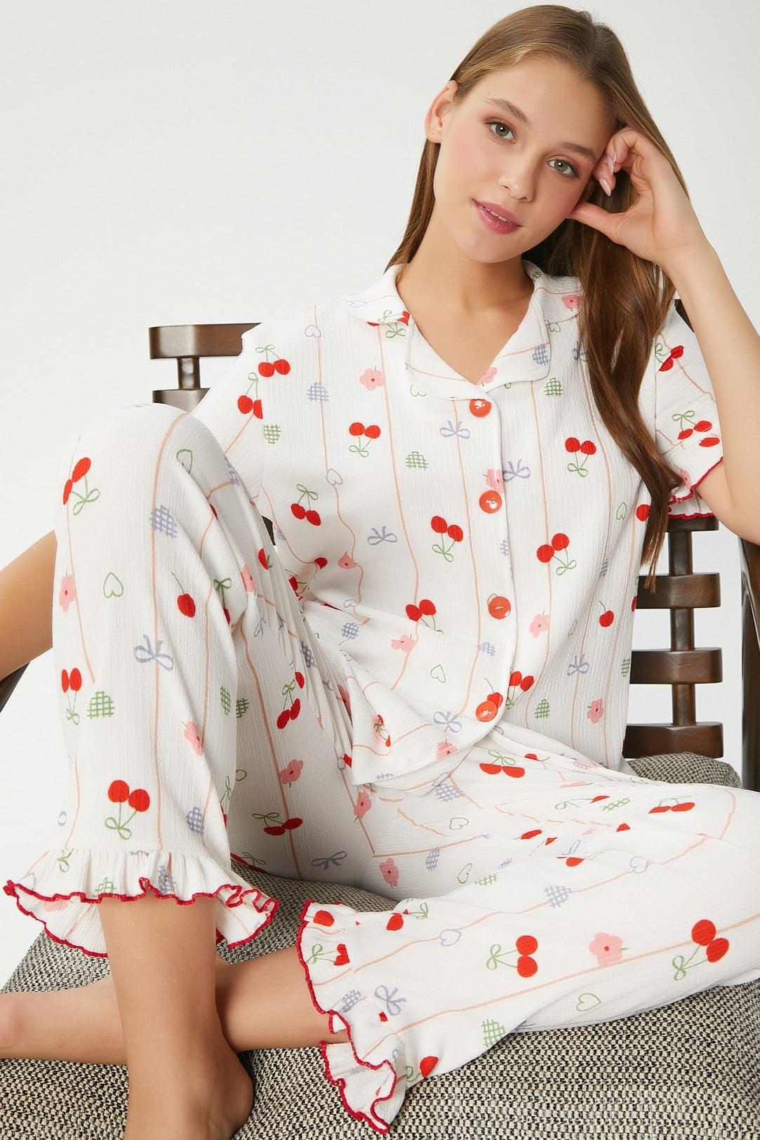 Kadın Enda Fırfırlı Kurdela Desen Alt Üst Pijama Takımı