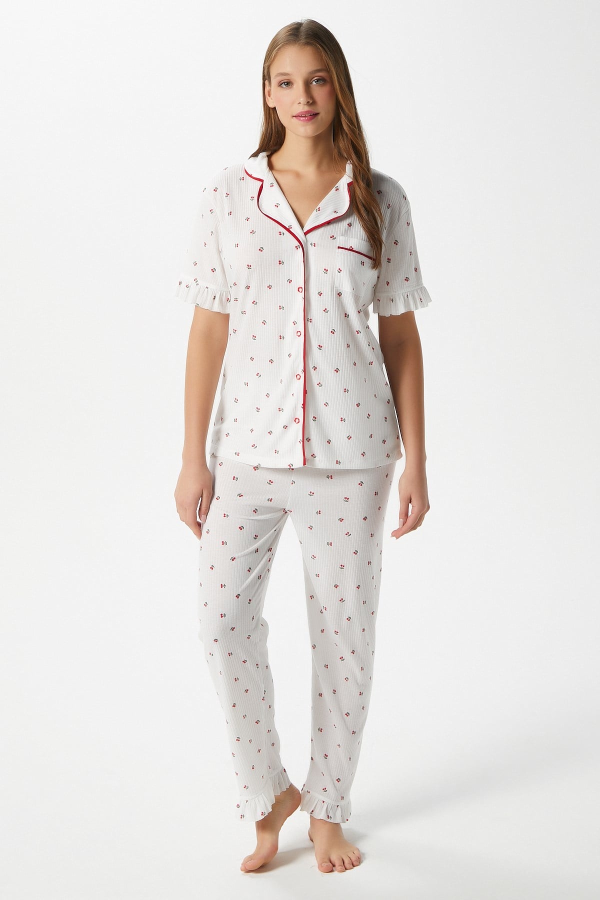Kadın Fırfırlı Kiraz Ön Düğmeli Kısa Kol Alt Üst Pijama Takımı