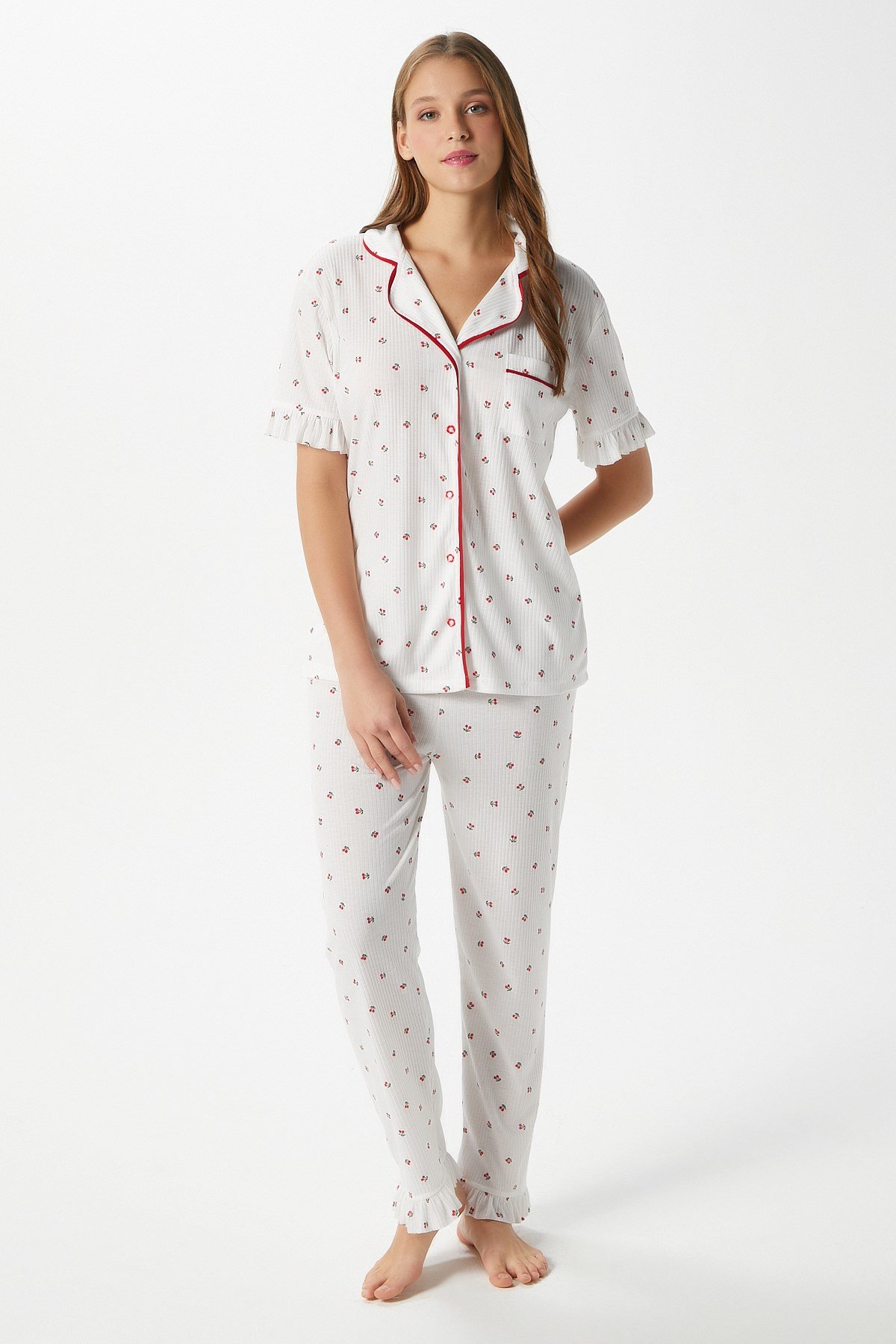 Kadın Fırfırlı Kiraz Ön Düğmeli Kısa Kol Alt Üst Pijama Takımı
