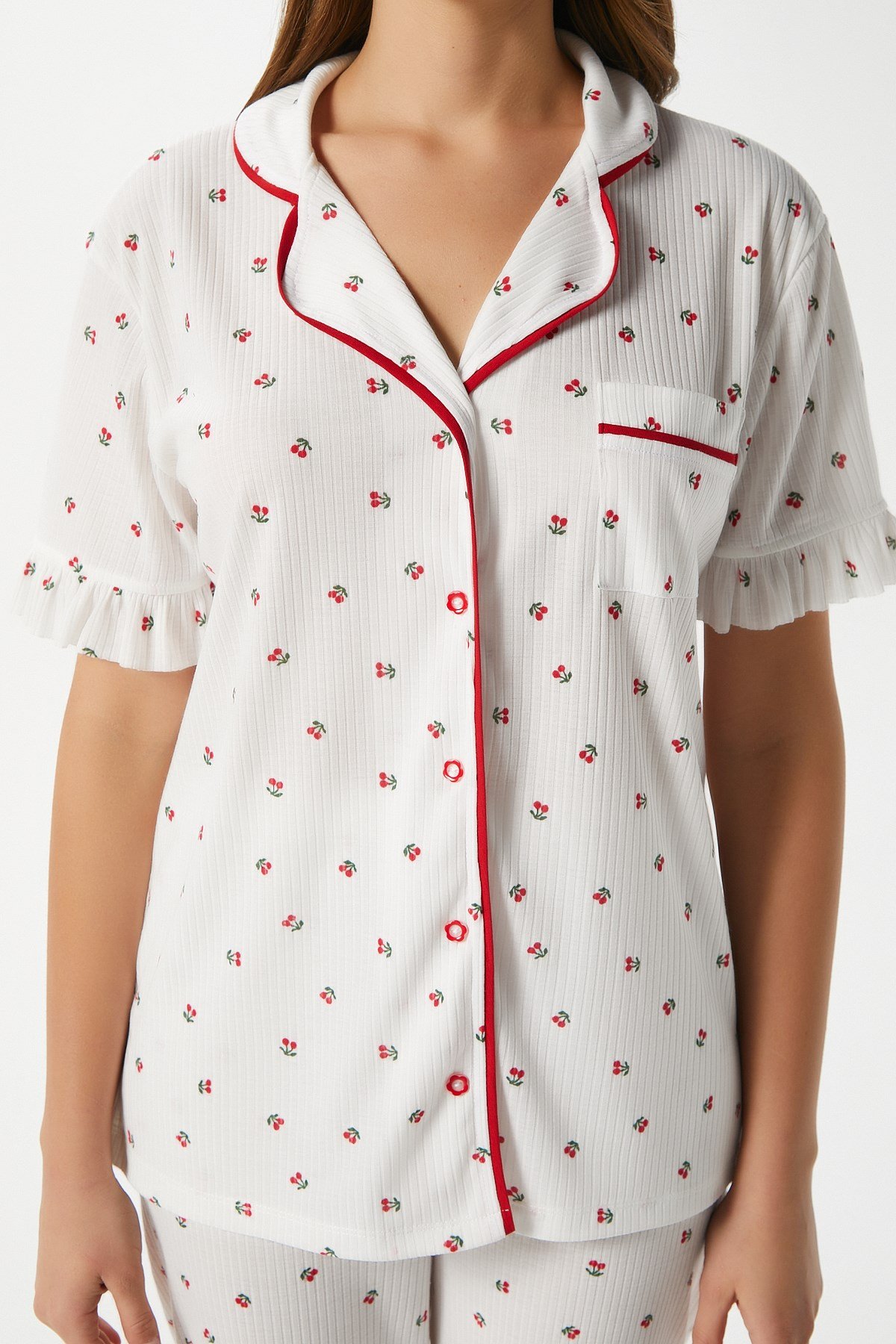 Kadın Fırfırlı Kiraz Ön Düğmeli Kısa Kol Alt Üst Pijama Takımı