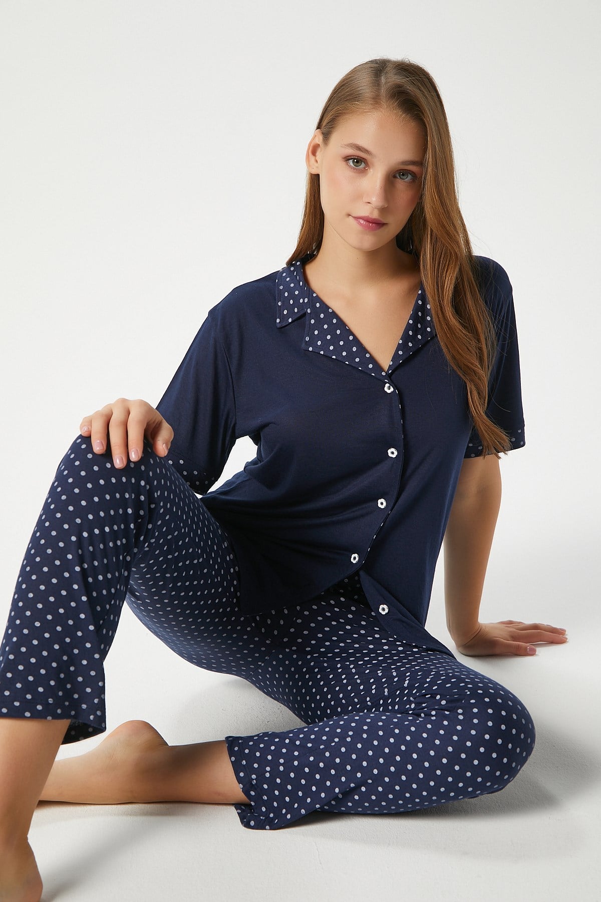 Kadın Jolie Viskon Puantiyeli Ön Düğmeli Kısa Kol Lacivert Alt Üst Pijama Takımı