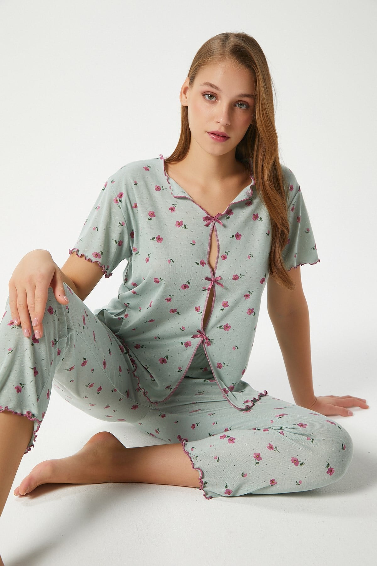 Kadın Juliet Kurdeleli Yumuşak Doku Yeşil Çiçekli  Pijama Takımı