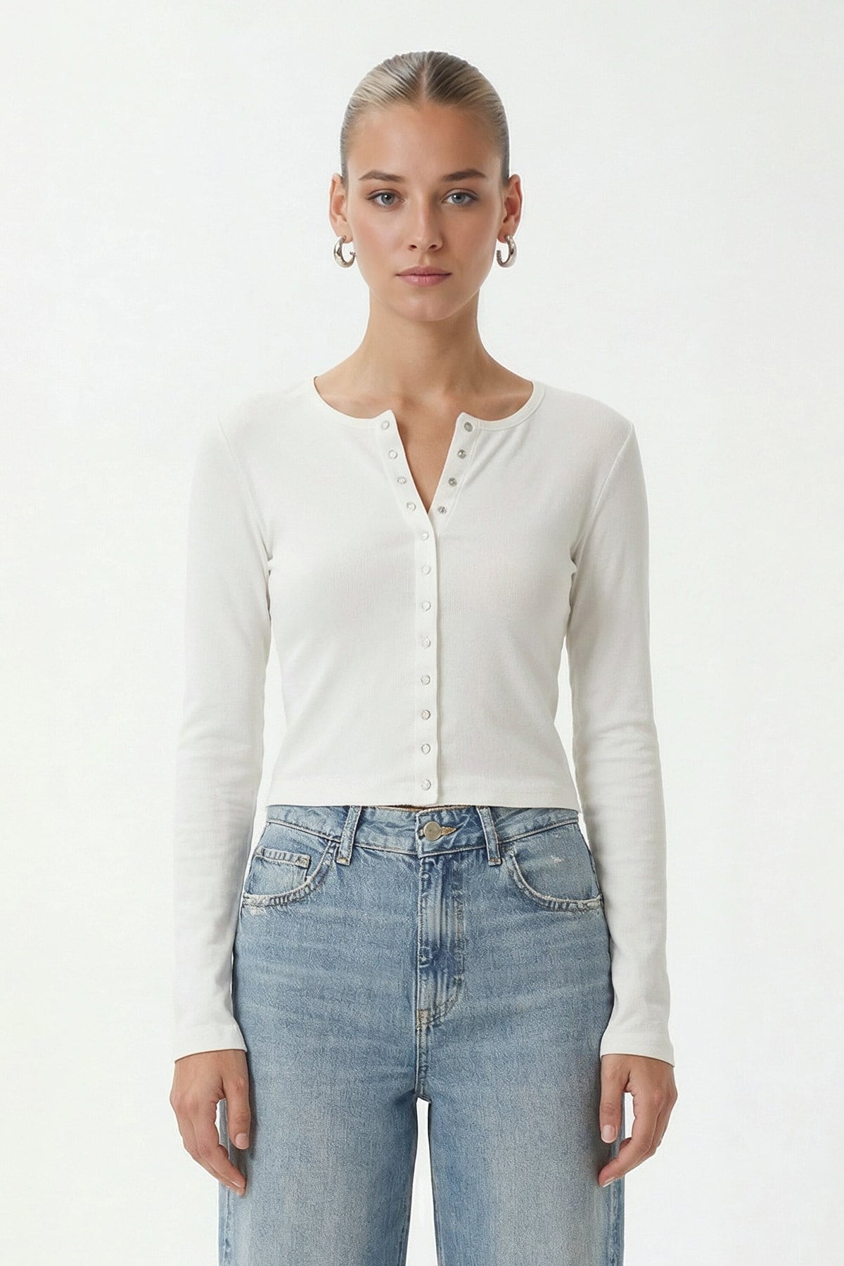 Kadın Karmen Düğme Detaylı Uzun Kollu Beyaz Basic Top / Bluz