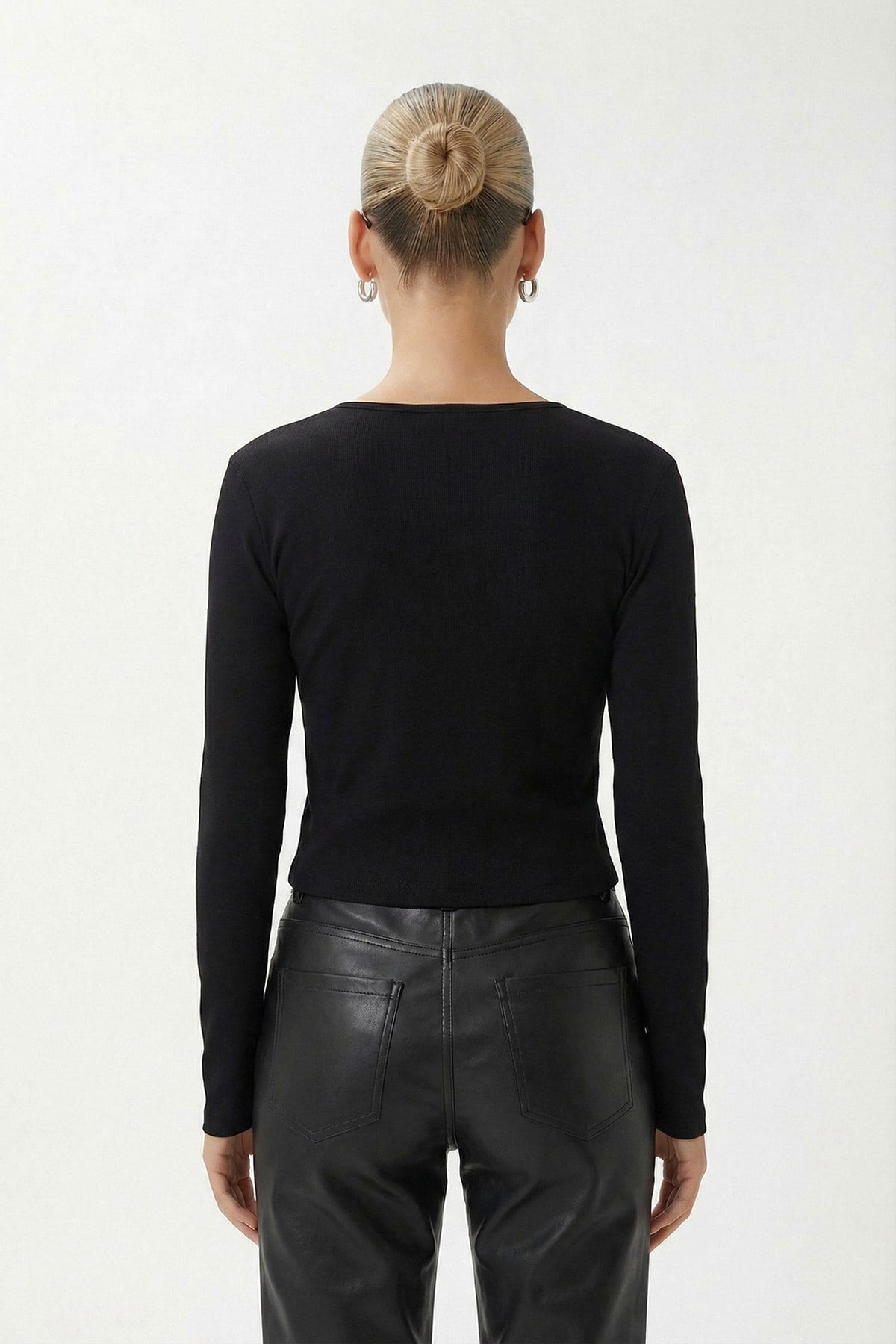Kadın Karmen Düğme Detaylı Uzun Kollu Siyah Basic Top / Bluz