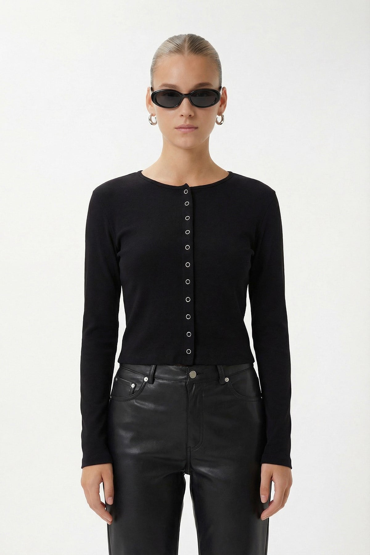 Kadın Karmen Düğme Detaylı Uzun Kollu Siyah Basic Top / Bluz