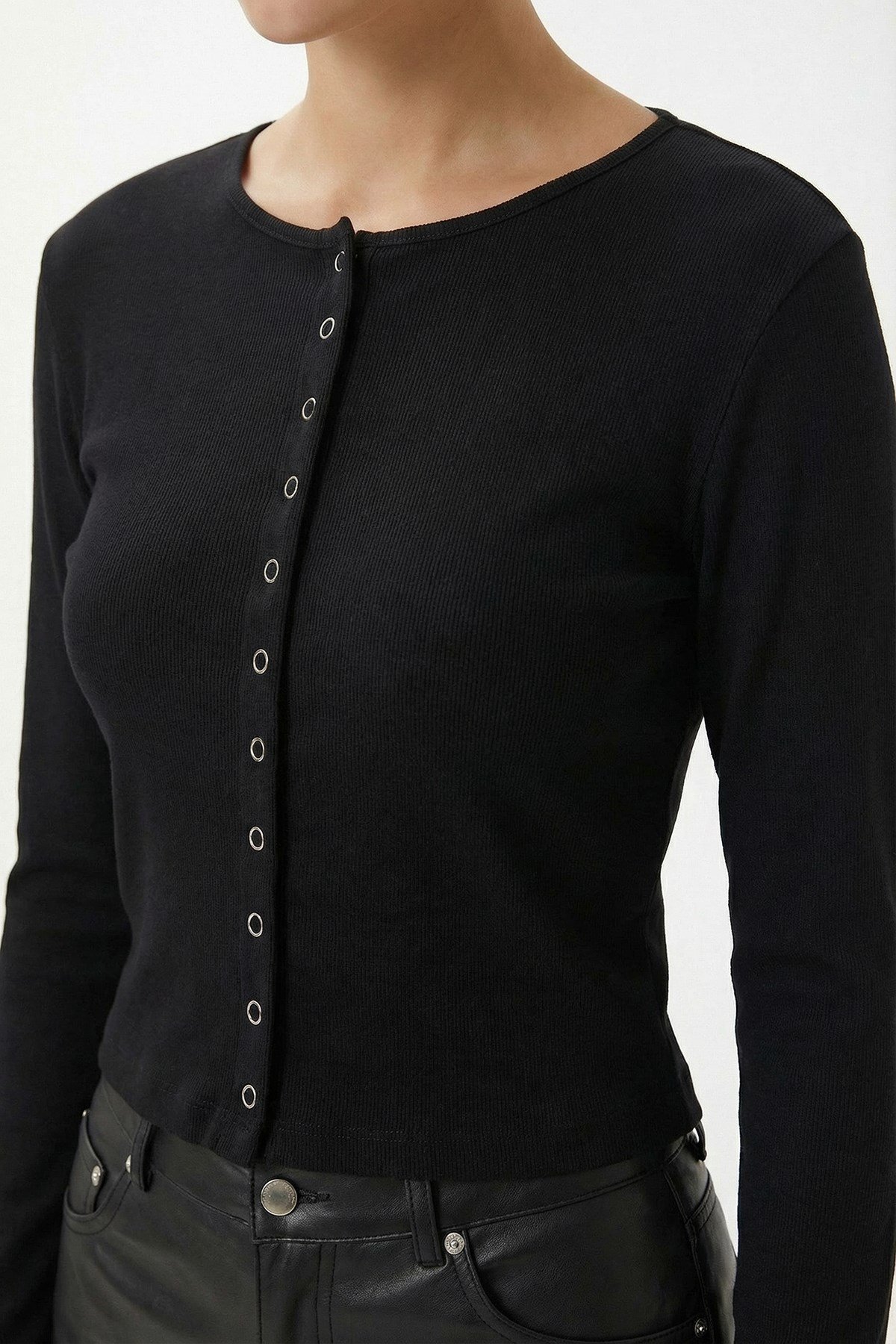 Kadın Karmen Düğme Detaylı Uzun Kollu Siyah Basic Top / Bluz