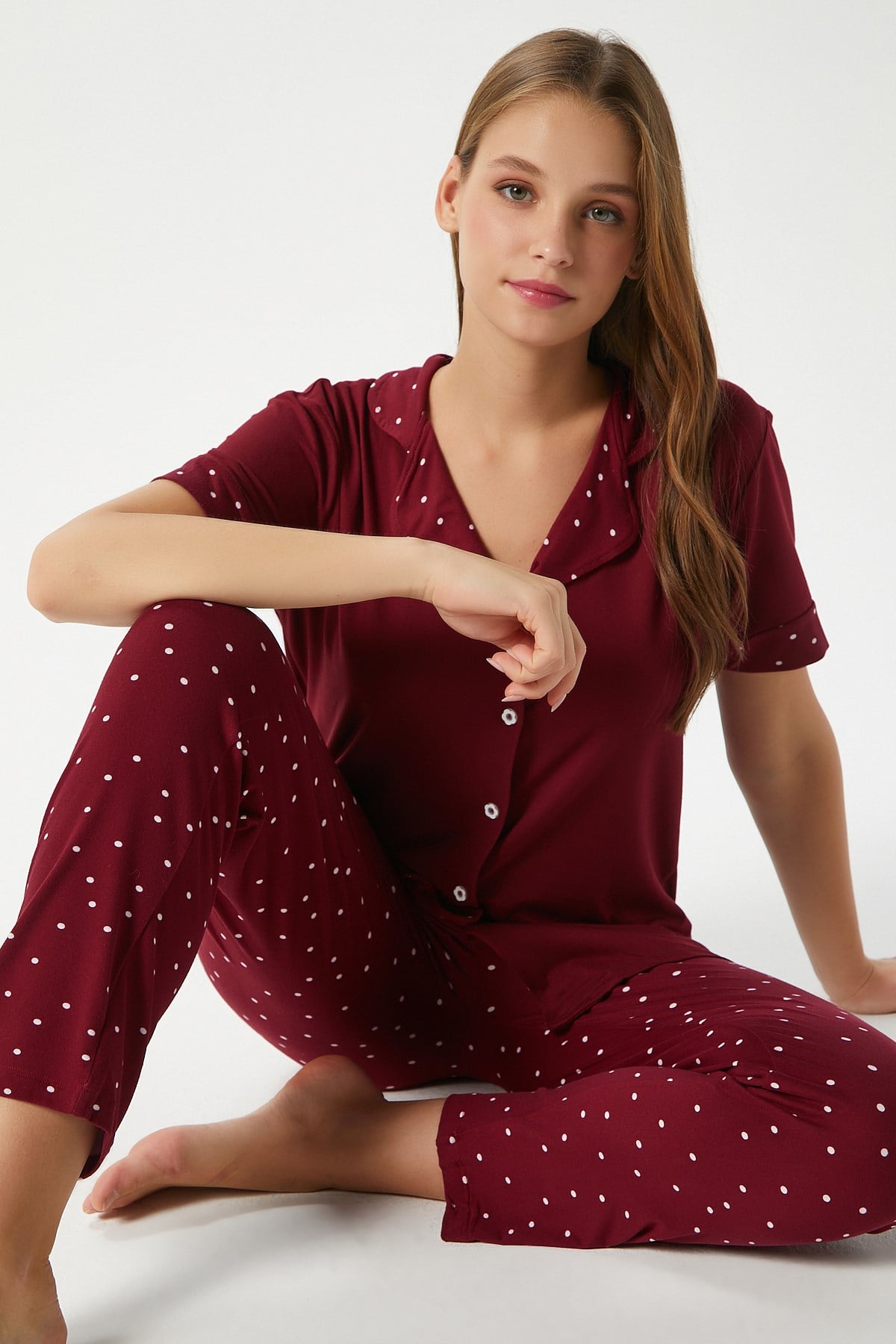 Kadın Lenora Yumuşak Doku Bordo Puantiyeli Ön Düğme Kısa Kollu Pijama Takımı