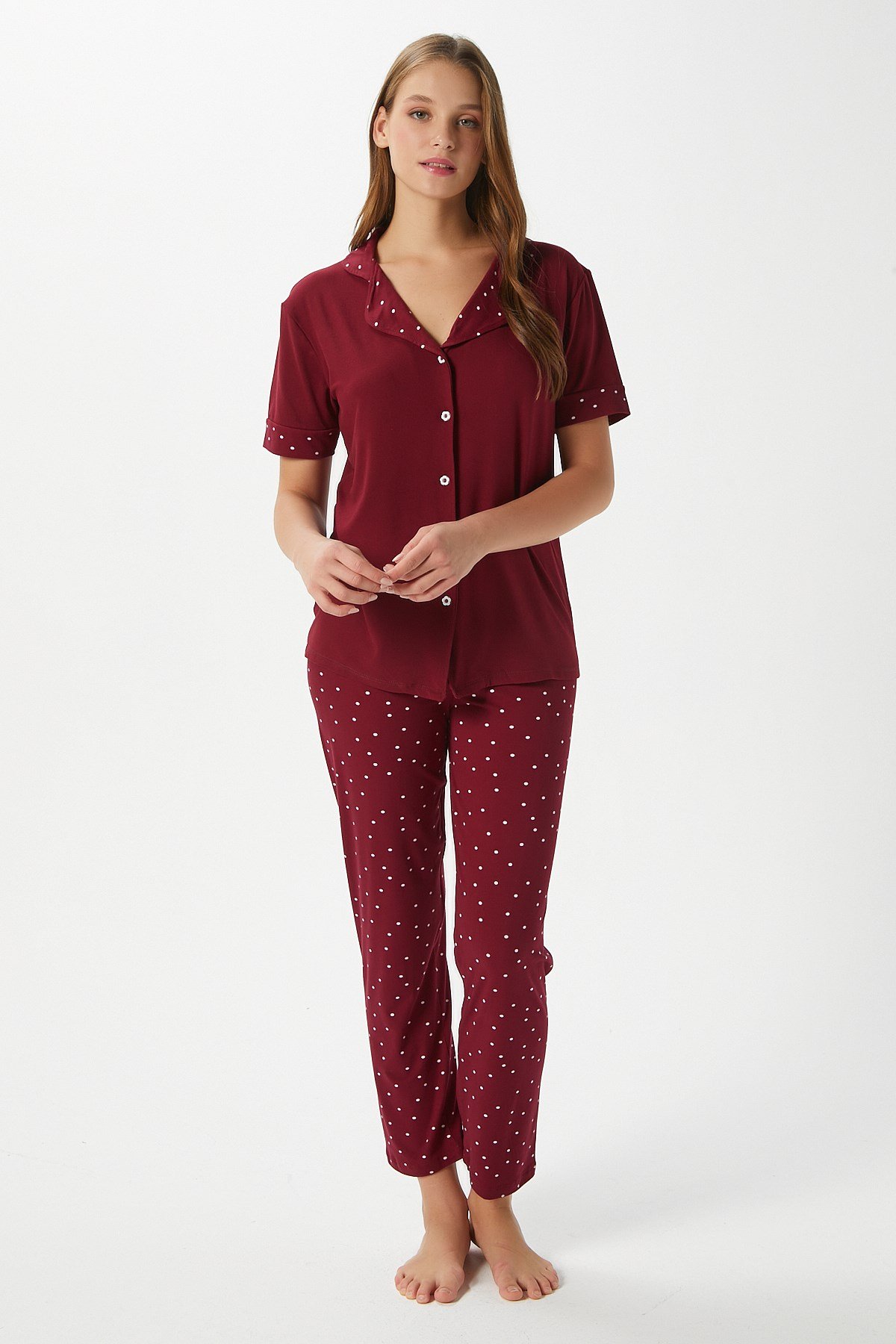 Kadın Lenora Yumuşak Doku Bordo Puantiyeli Ön Düğme Kısa Kollu Pijama Takımı